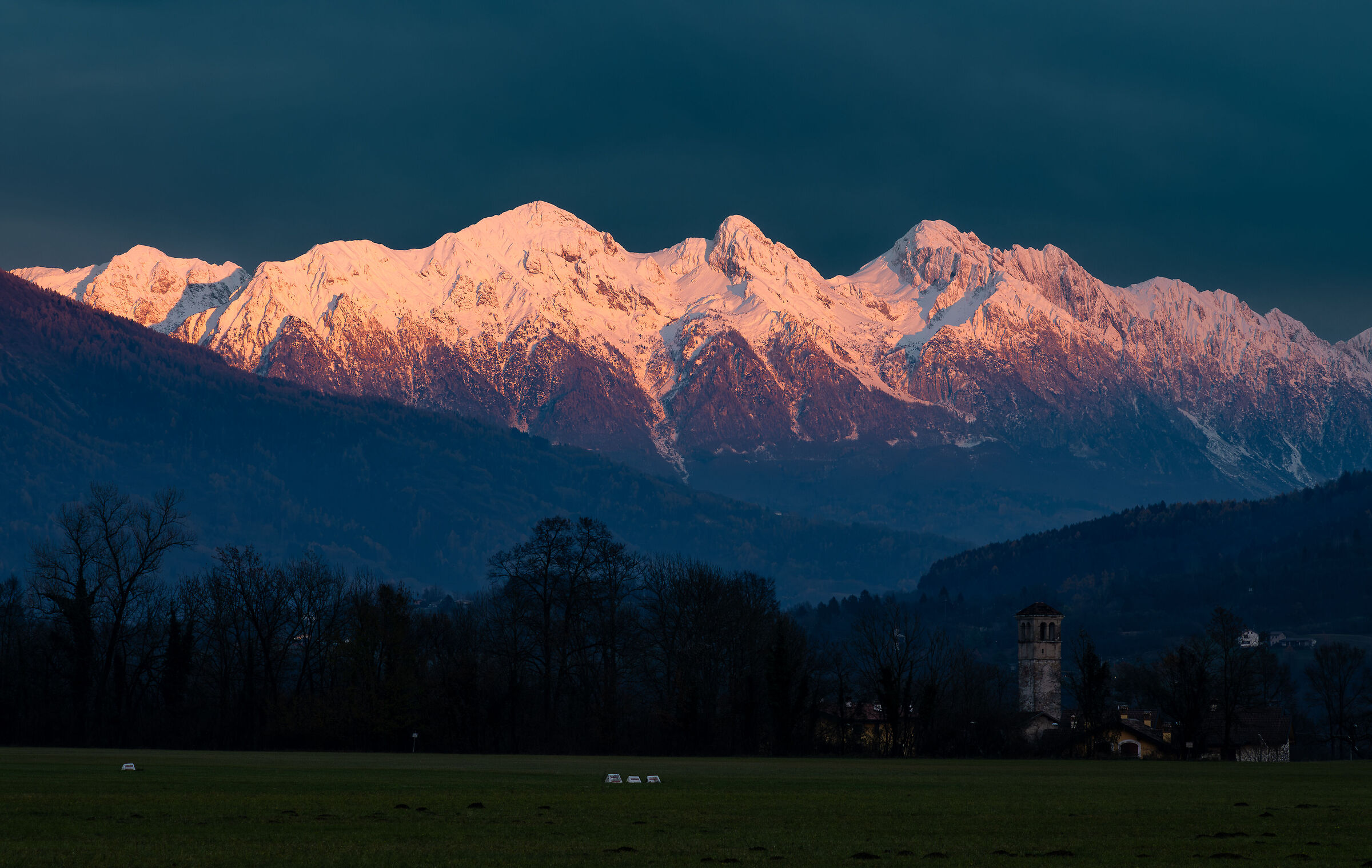 Unexpected sunset on the peaks of Alpago