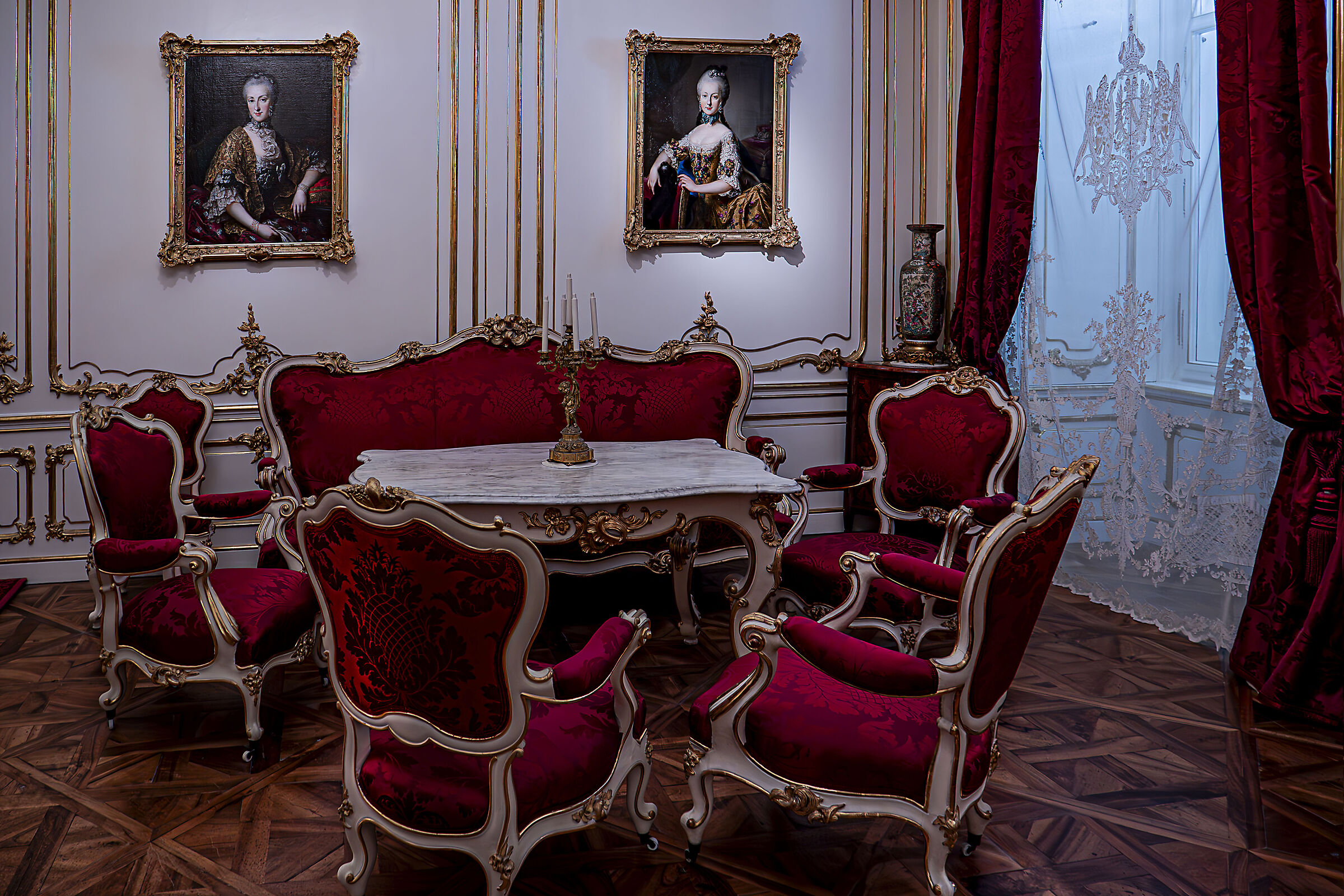 The red sitting room from Schönbrunn Palace