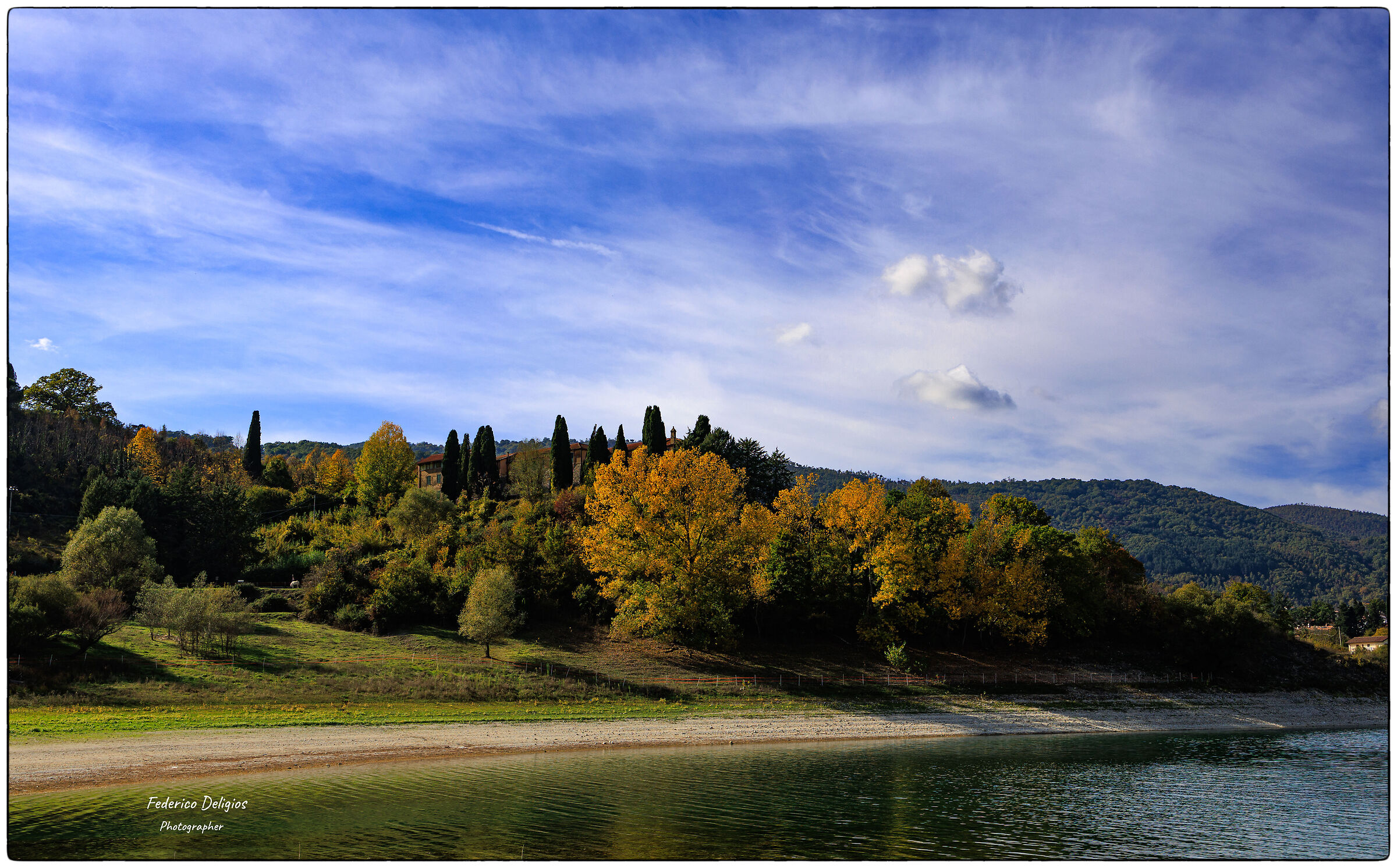 Paesaggio autunnale, lago del Turano