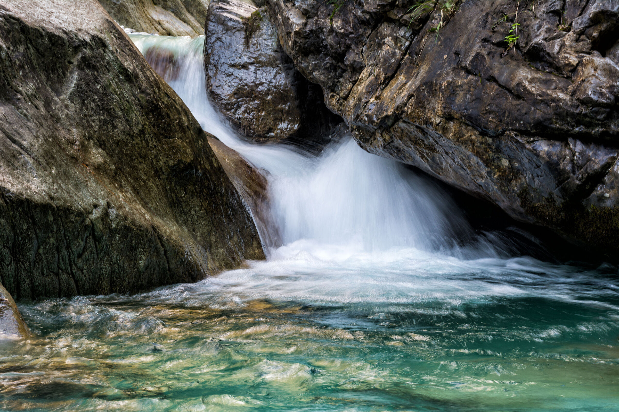 Waterfalls on the Renara stream