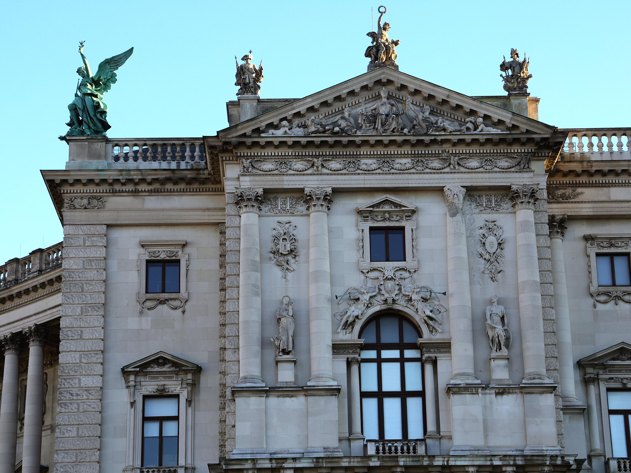 Another glimpse of one of the imperial palaces