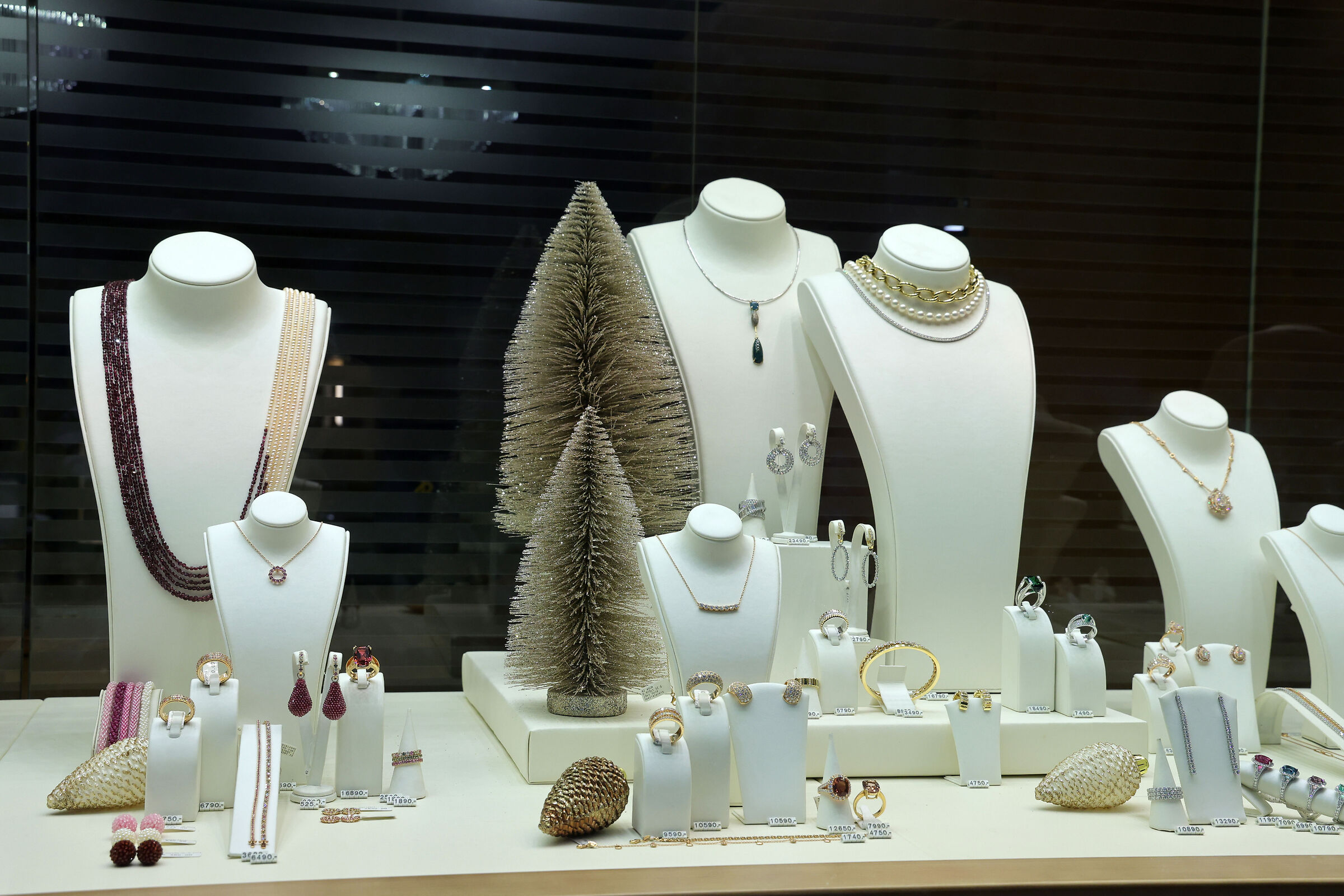 Showcase 4 - Jewels