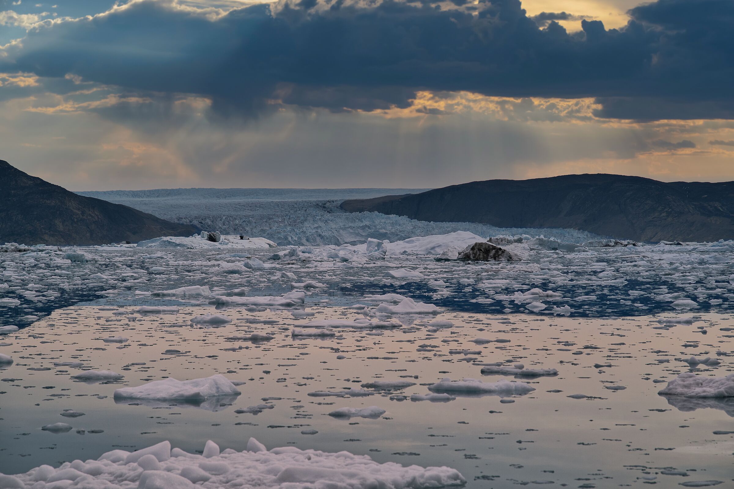 The Eqi glacier leaves Greenland