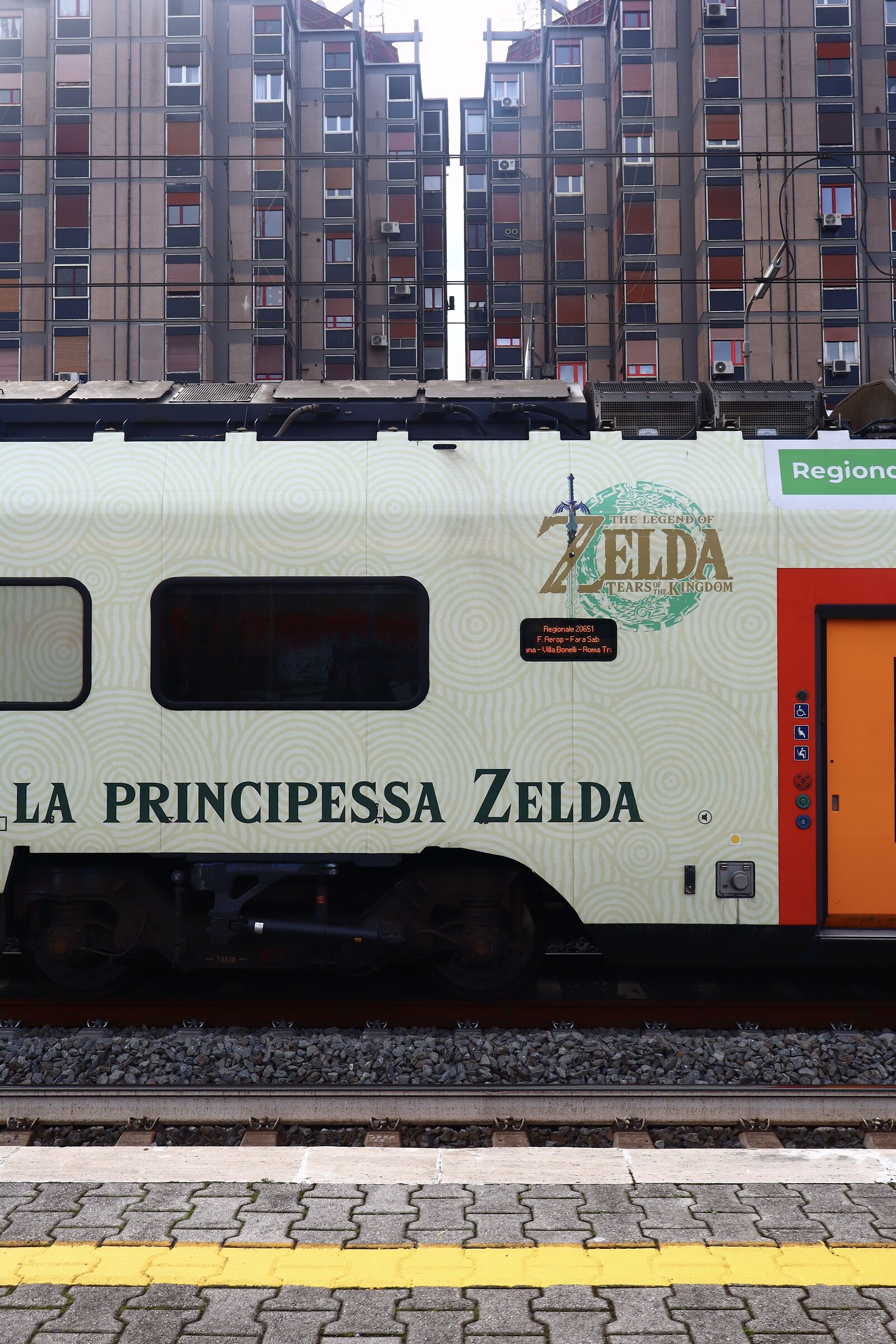 Zelda su treno su palazzi su cielo