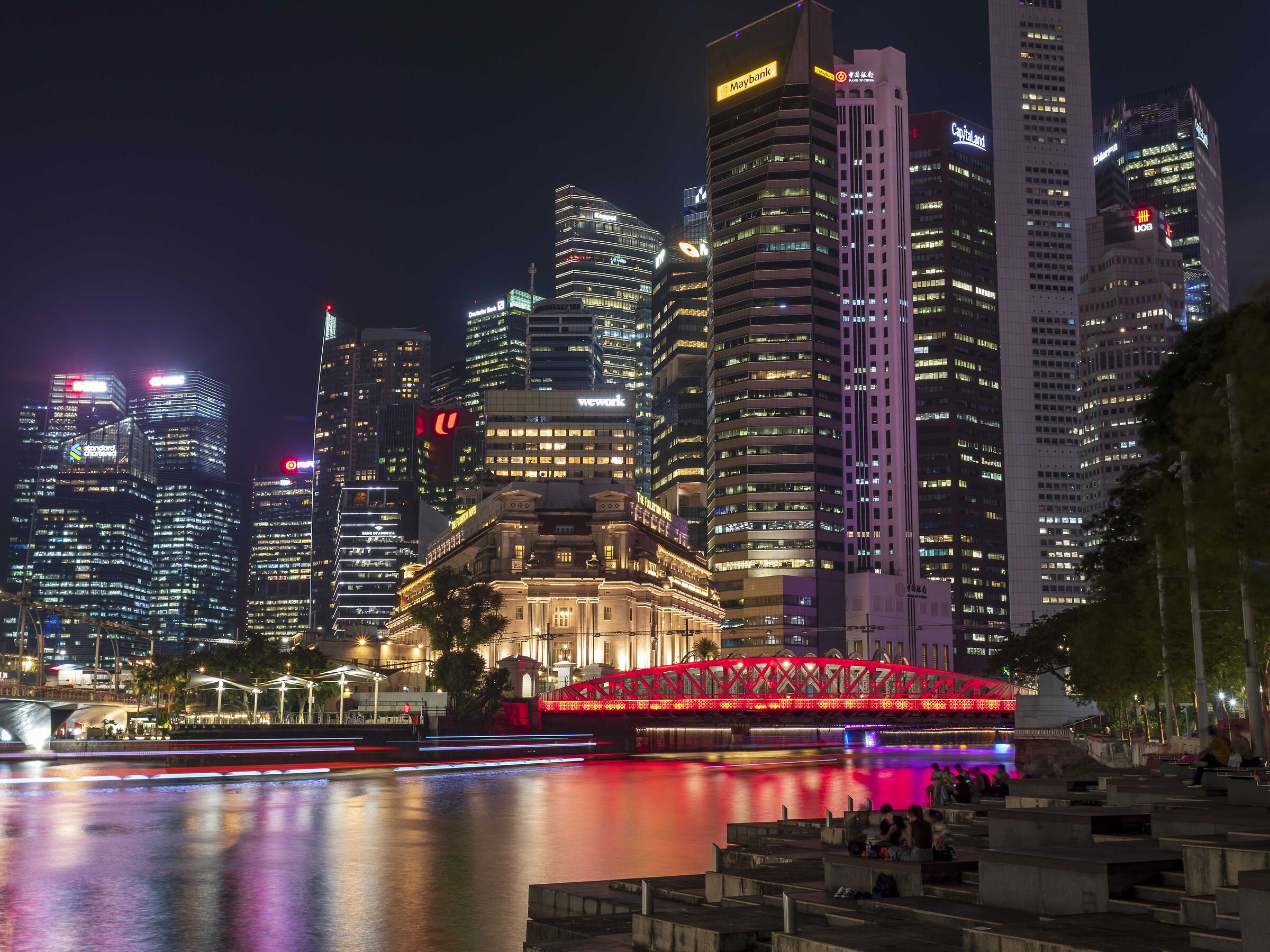 Vista notturna al centro di Singapore