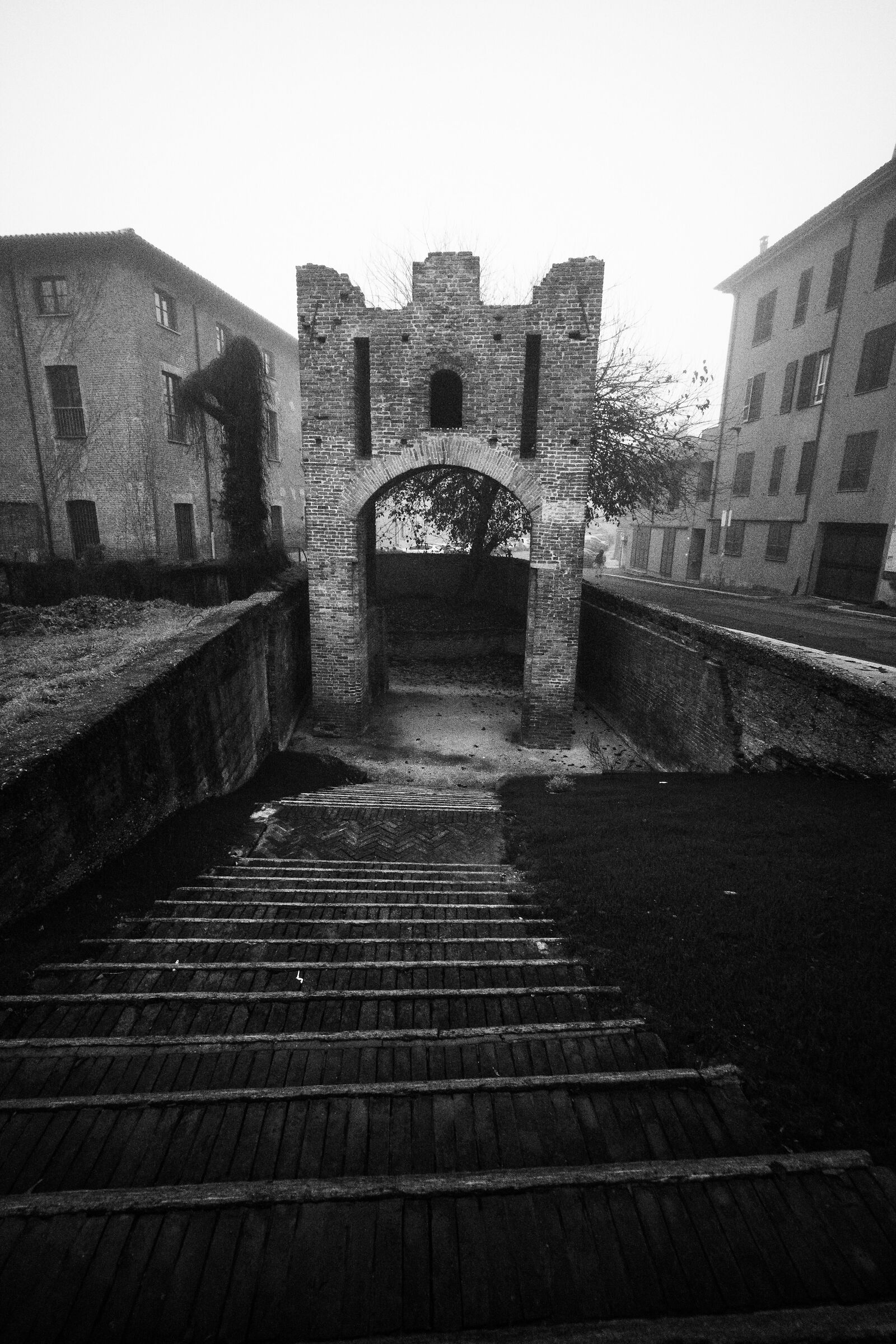 Porta Calcinara, la porta con il muro dietro