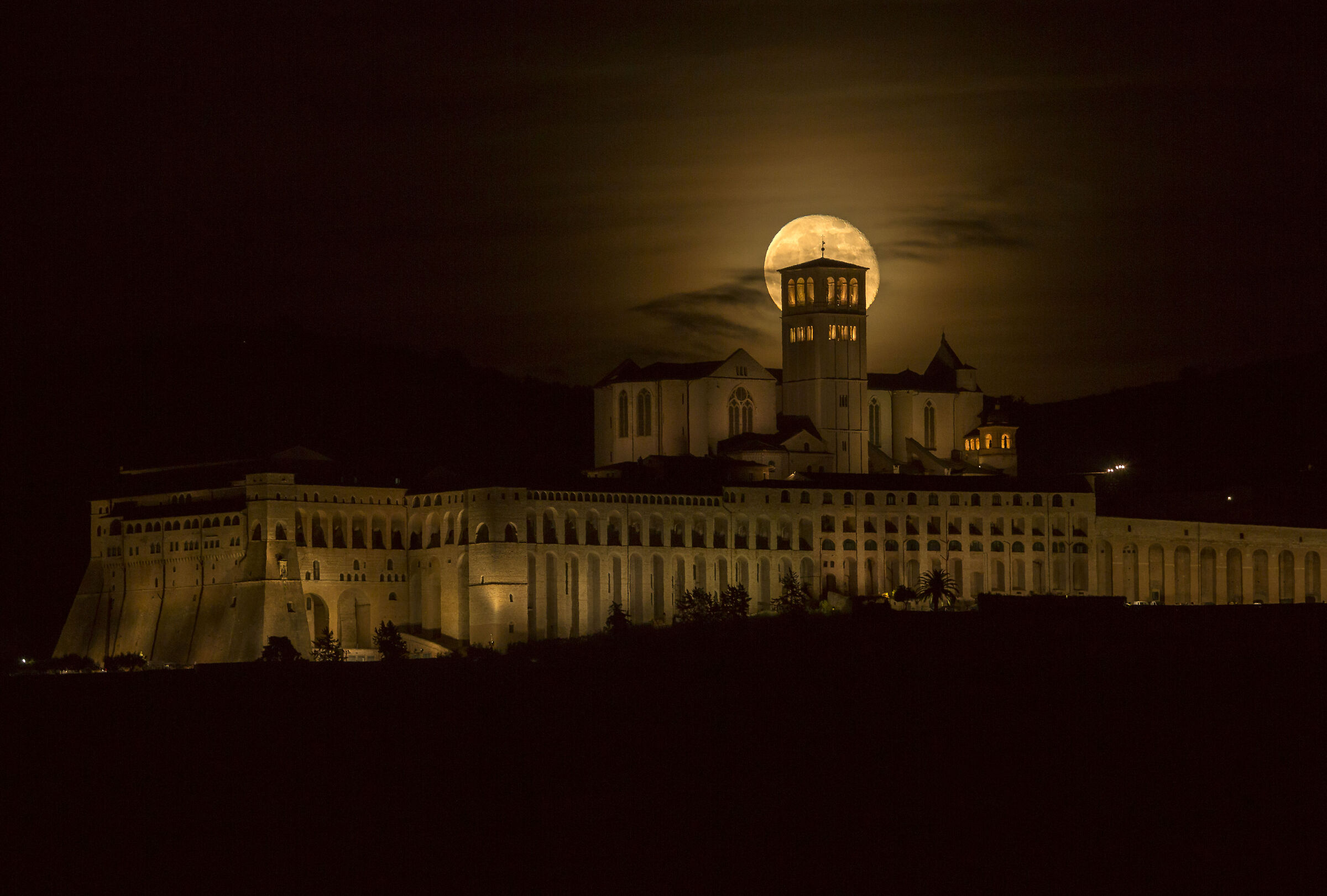 Assisi e la Luna