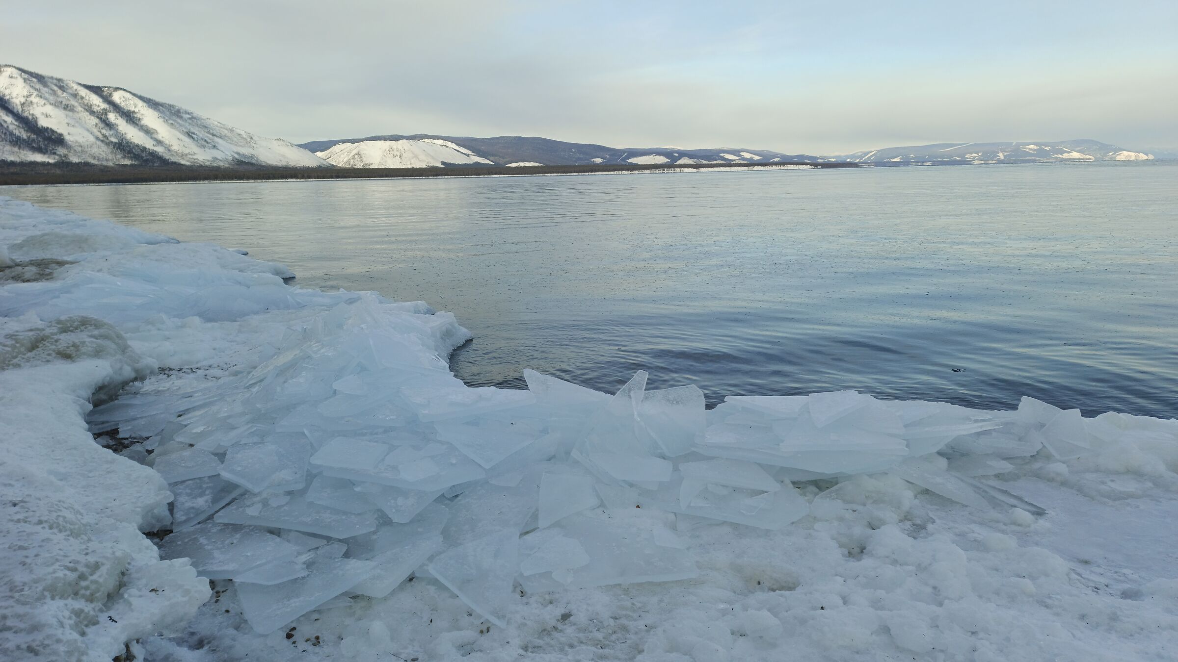 Lago Baikal in inverno...