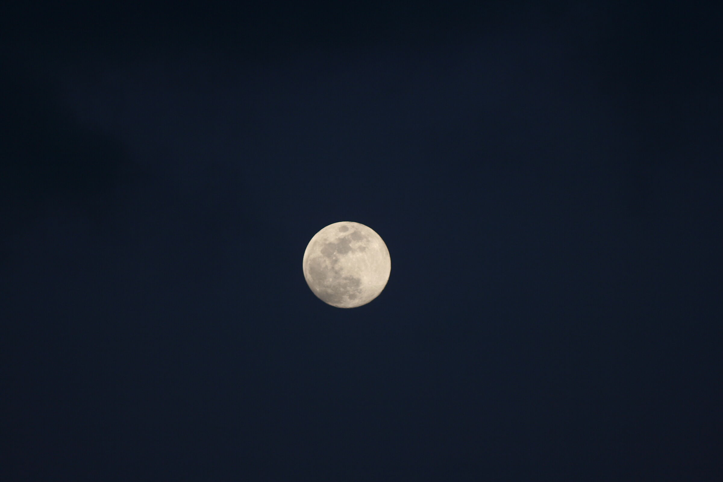 La Luna.. così Lontana