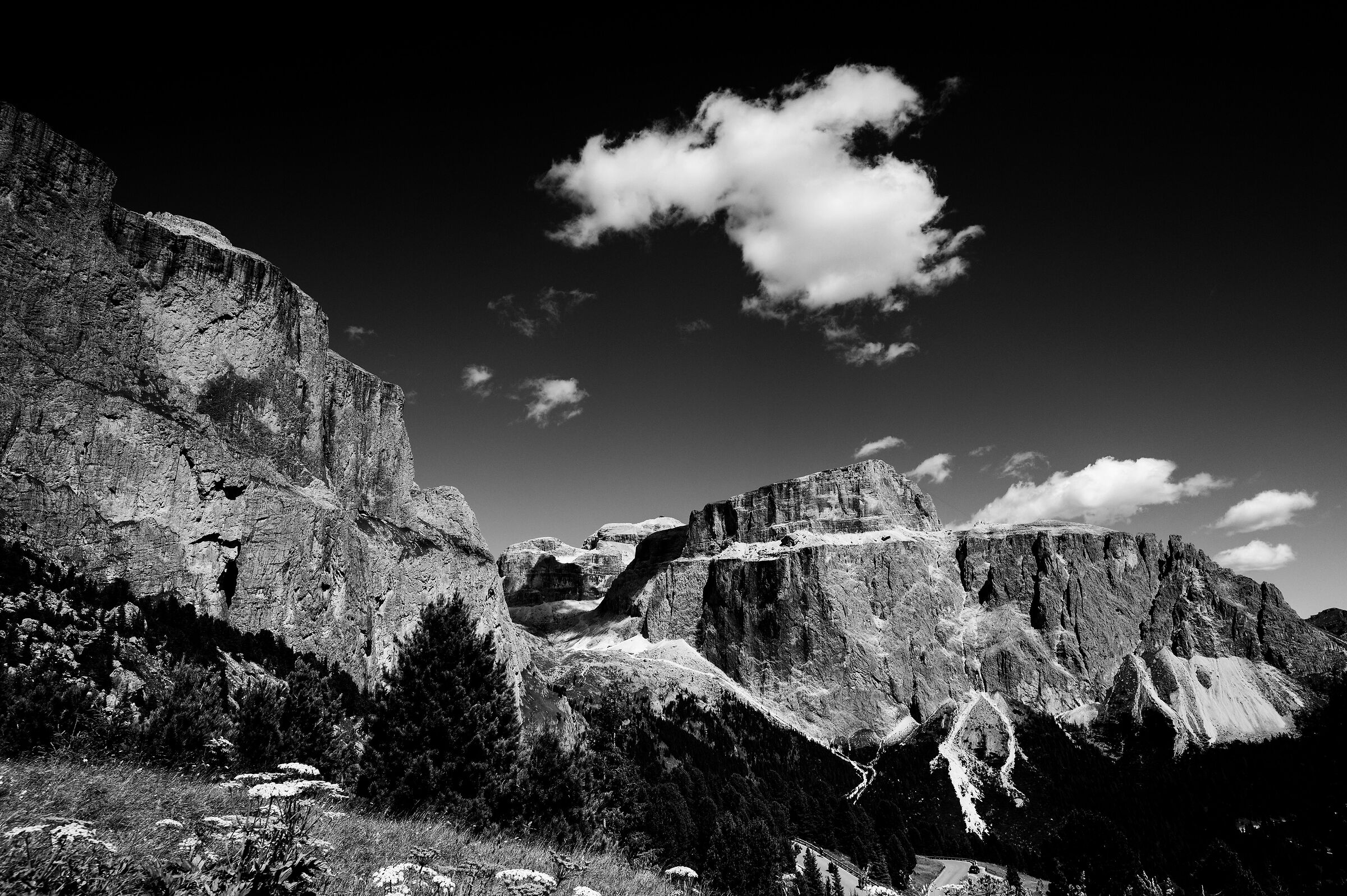 Passo Sella in bianco e nero