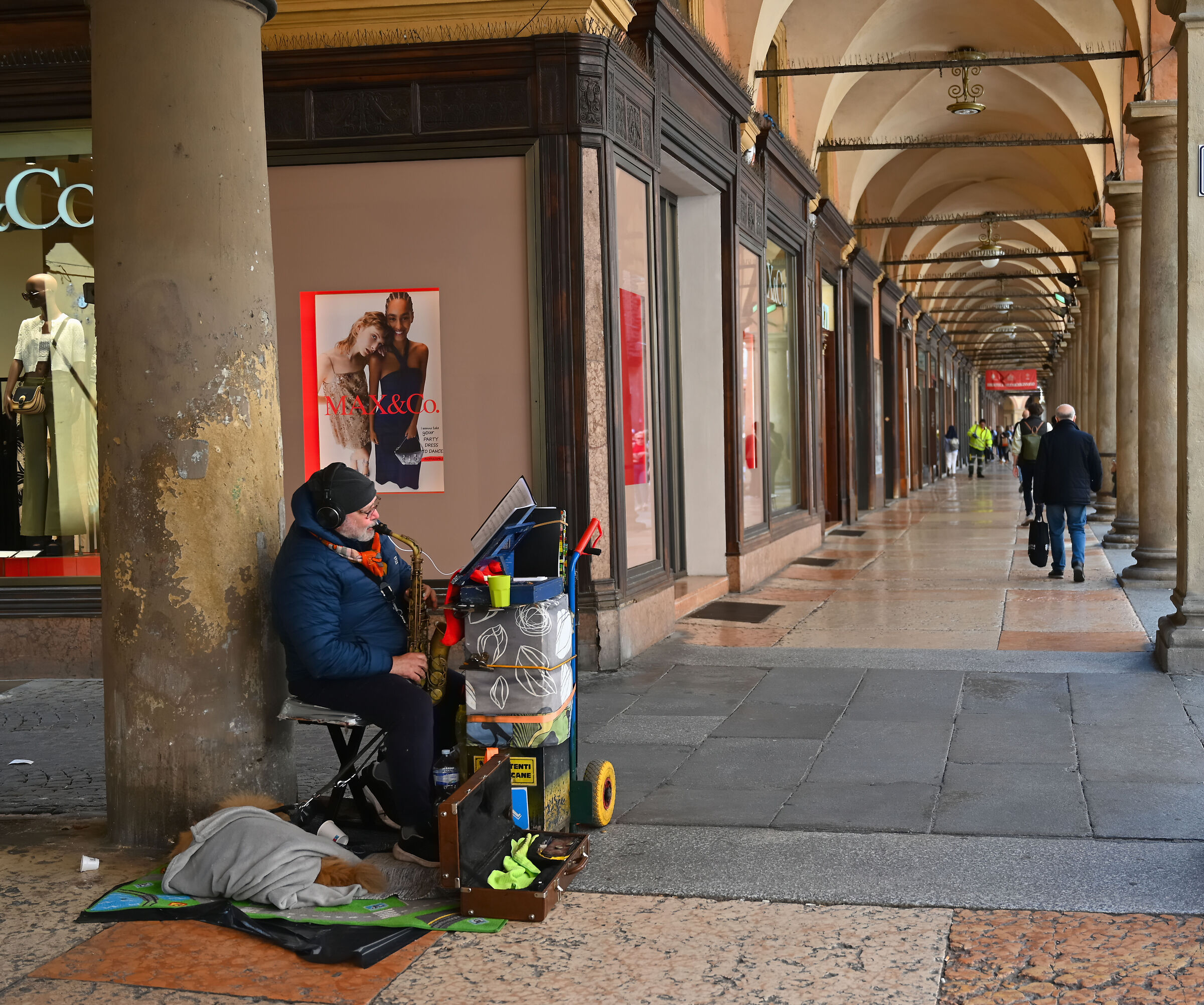 Sound under the arcade