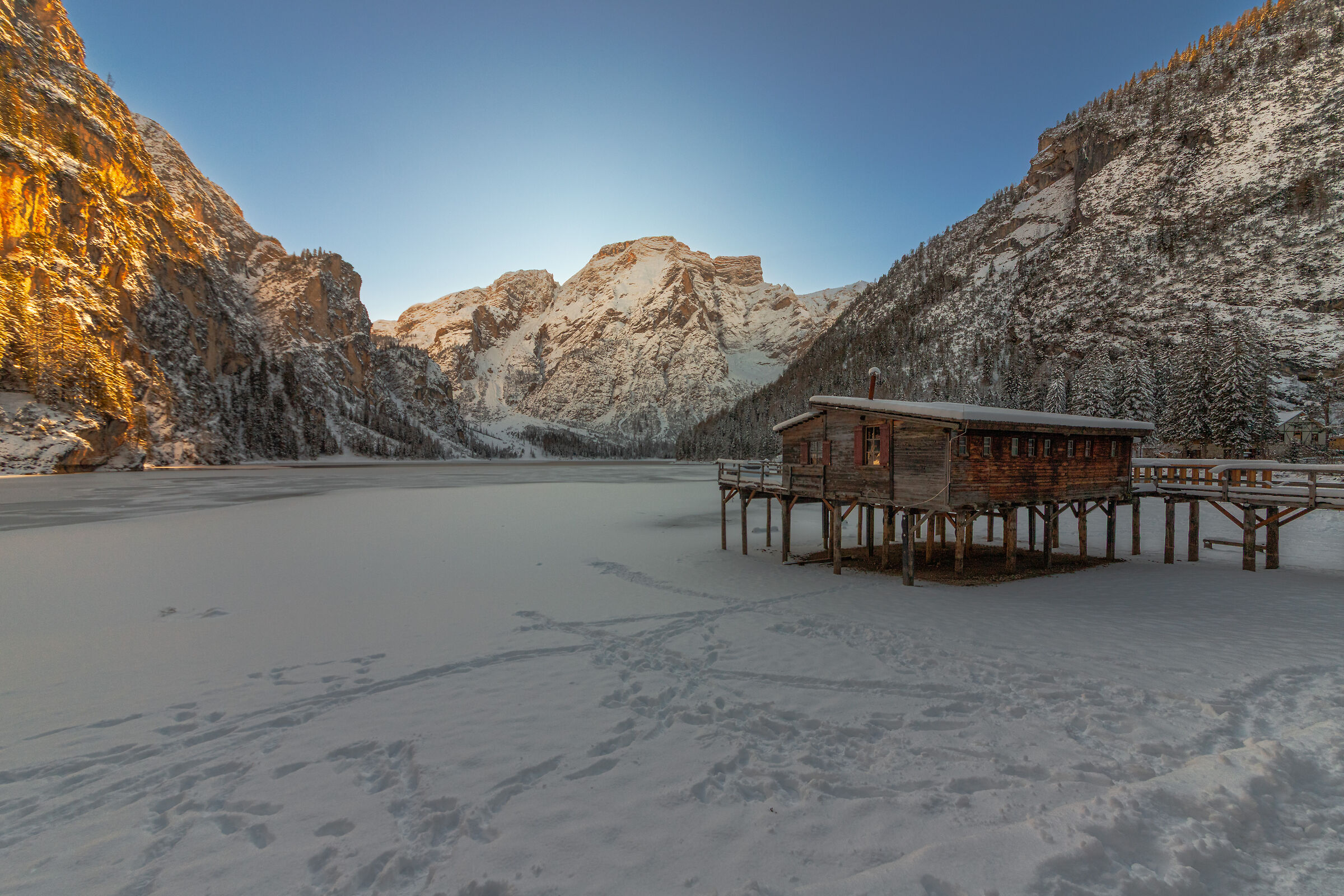 Lago di Braies con la neve