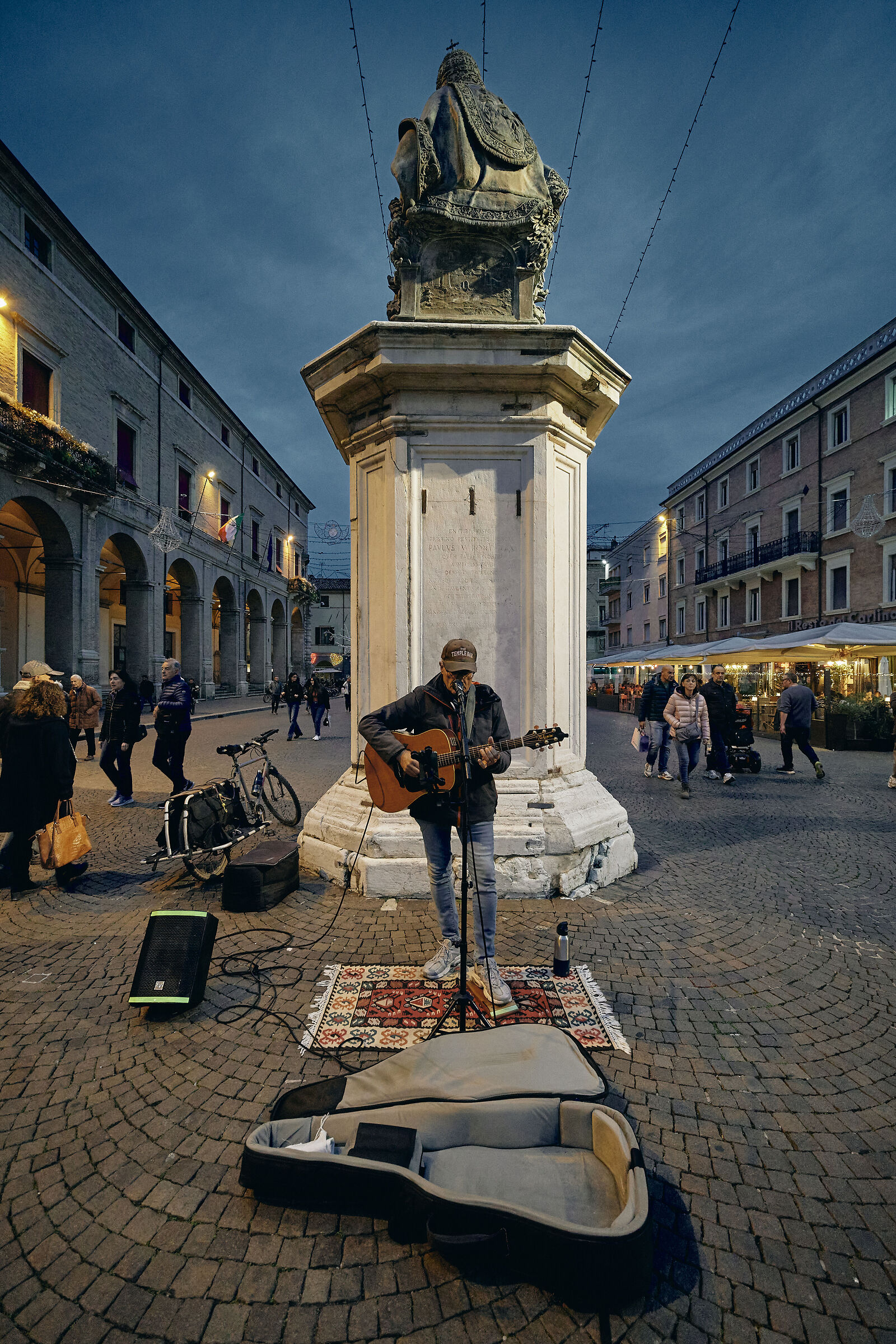 Street guitarist