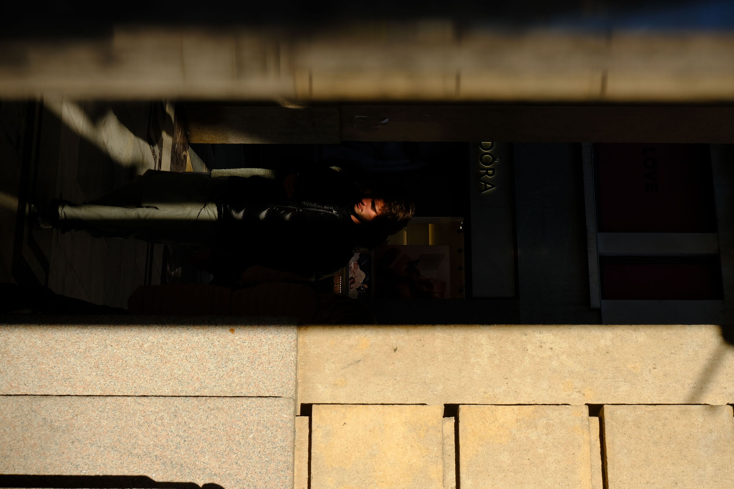 La città che illumina e nasconde