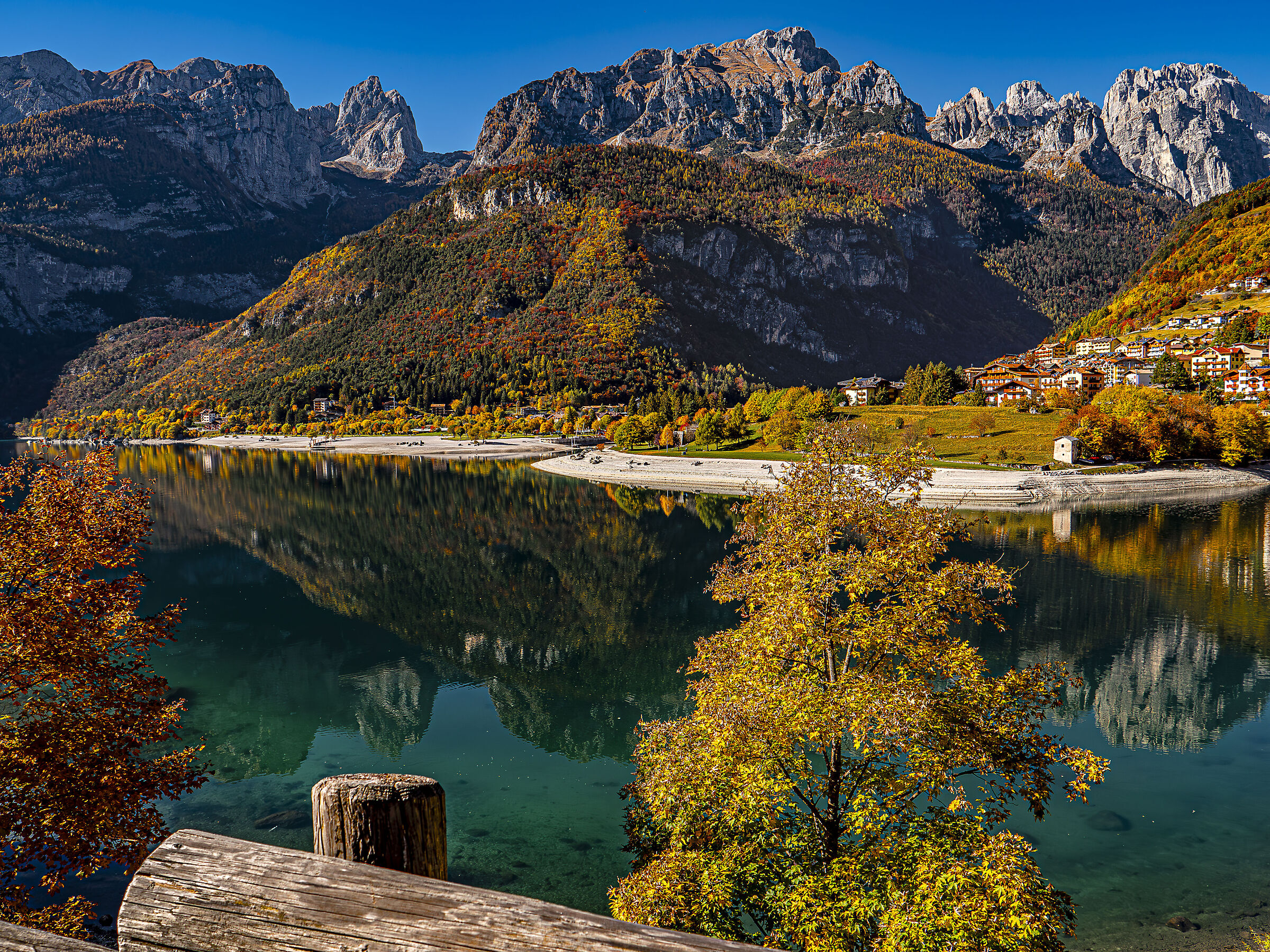 A beautiful autumn day - Molveno