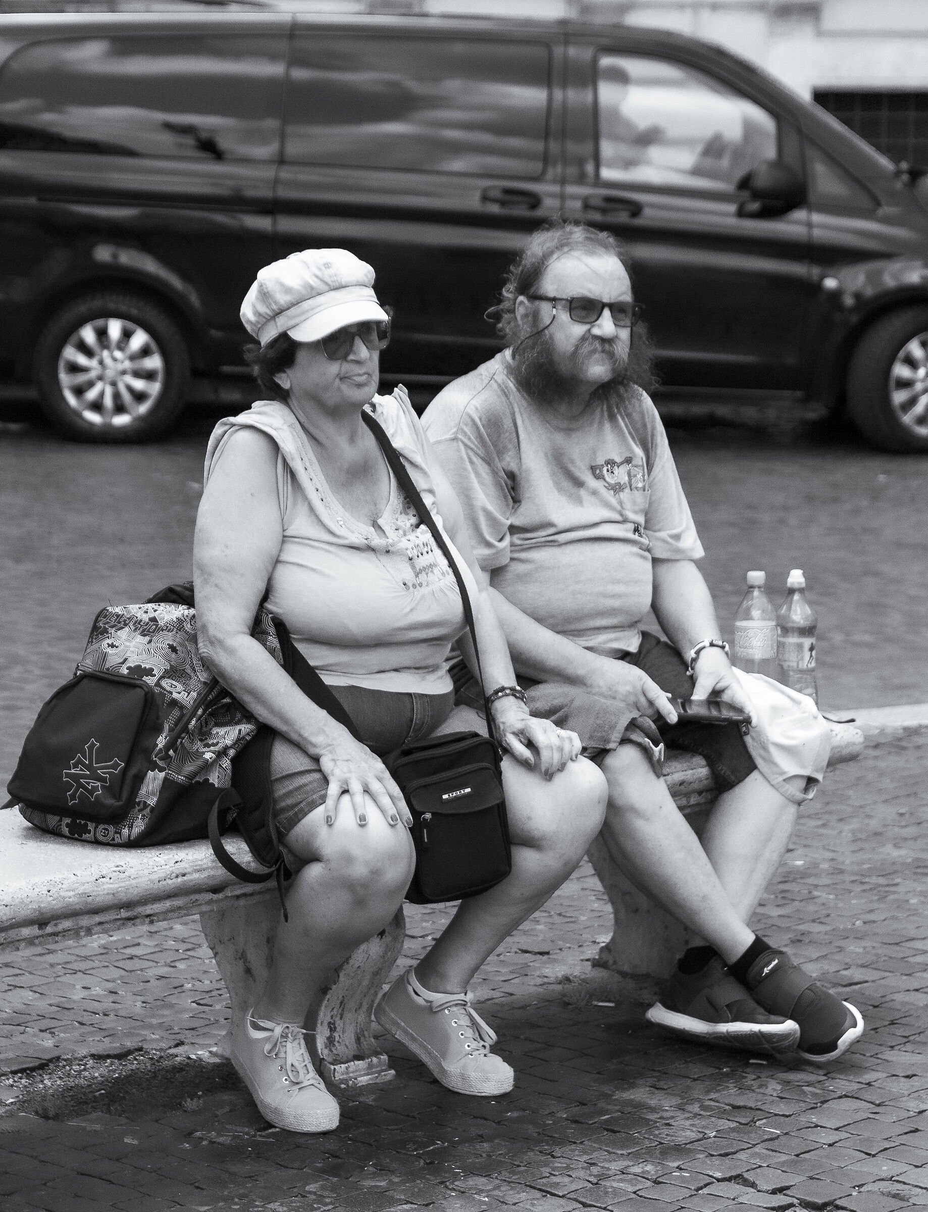 La fatica del turismo...(2 foto)  :-) :-) :-)
