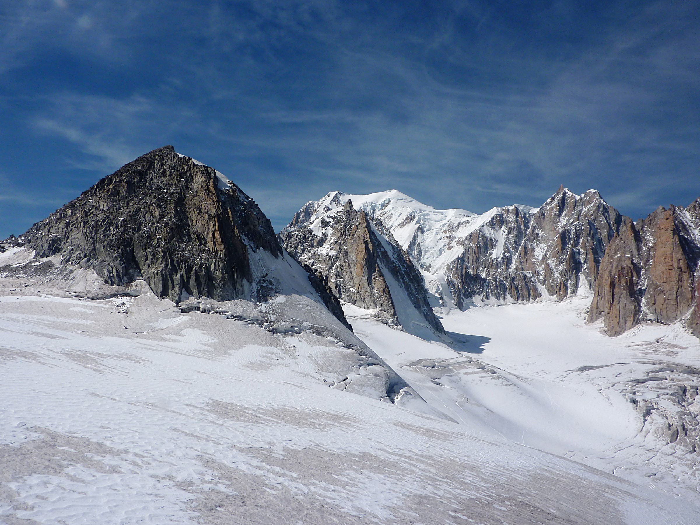 Peaks above the sea ice