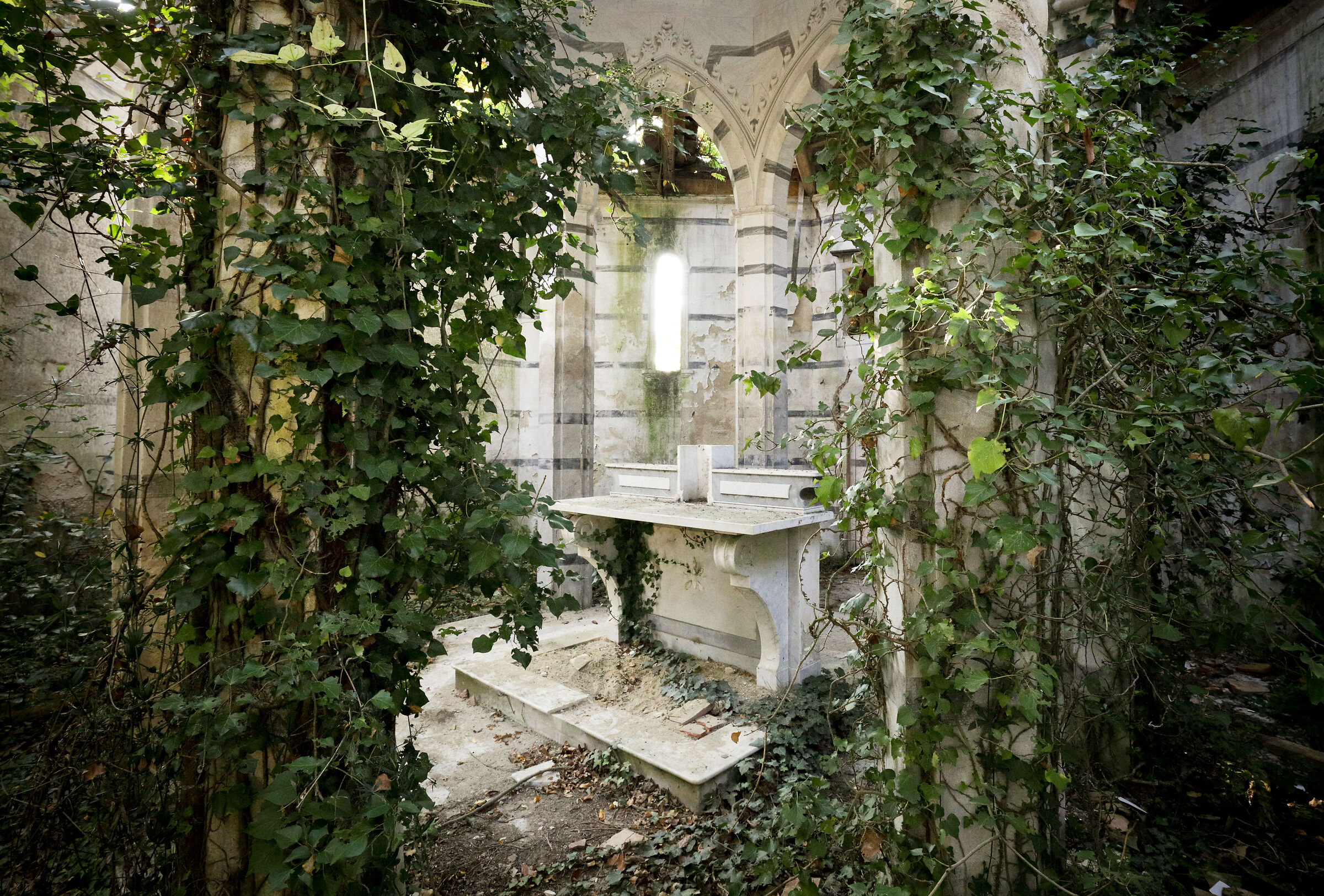 The hidden altar