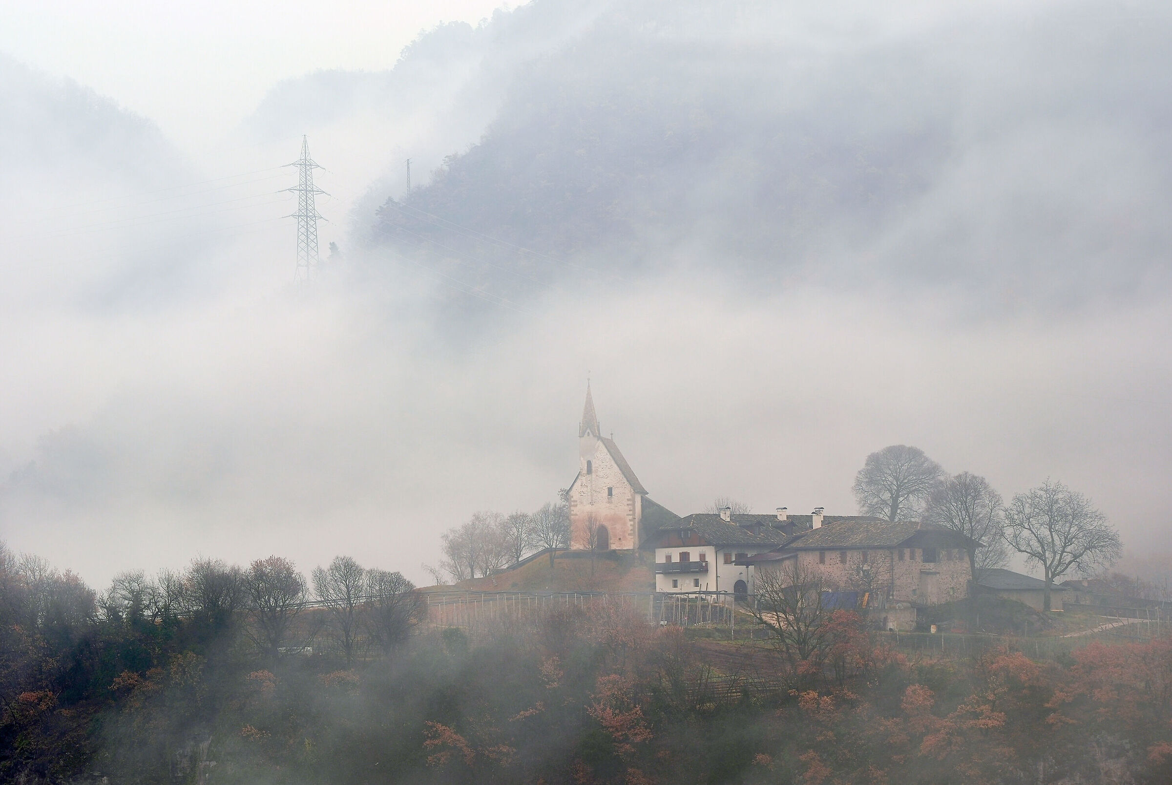 -La chiesa nella nebbia-
