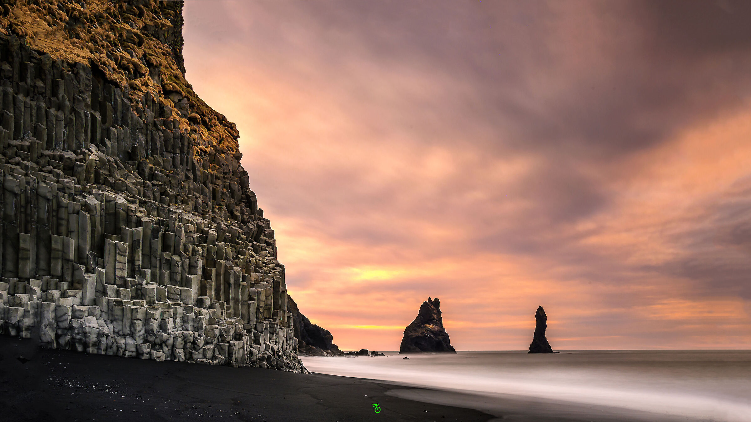 The basalt of Vik beach