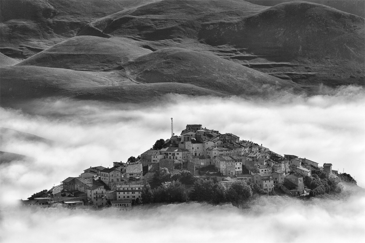 Castelluccio di Norcia .... B & W doc