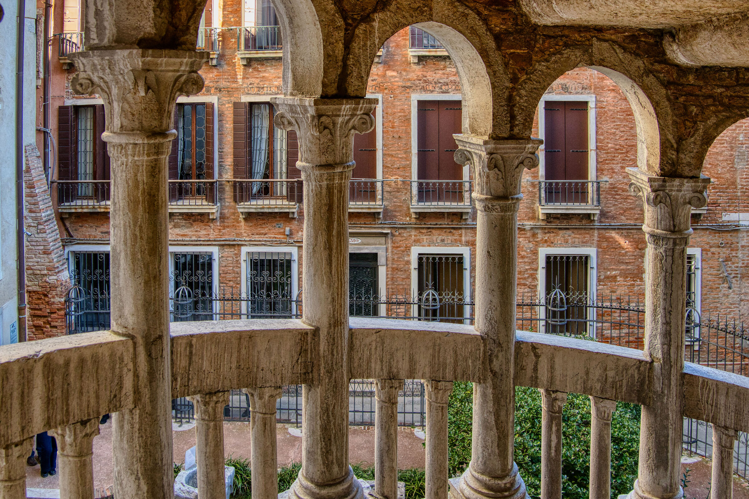Venezia: scorcio dalla scala Contarini del Bovolo