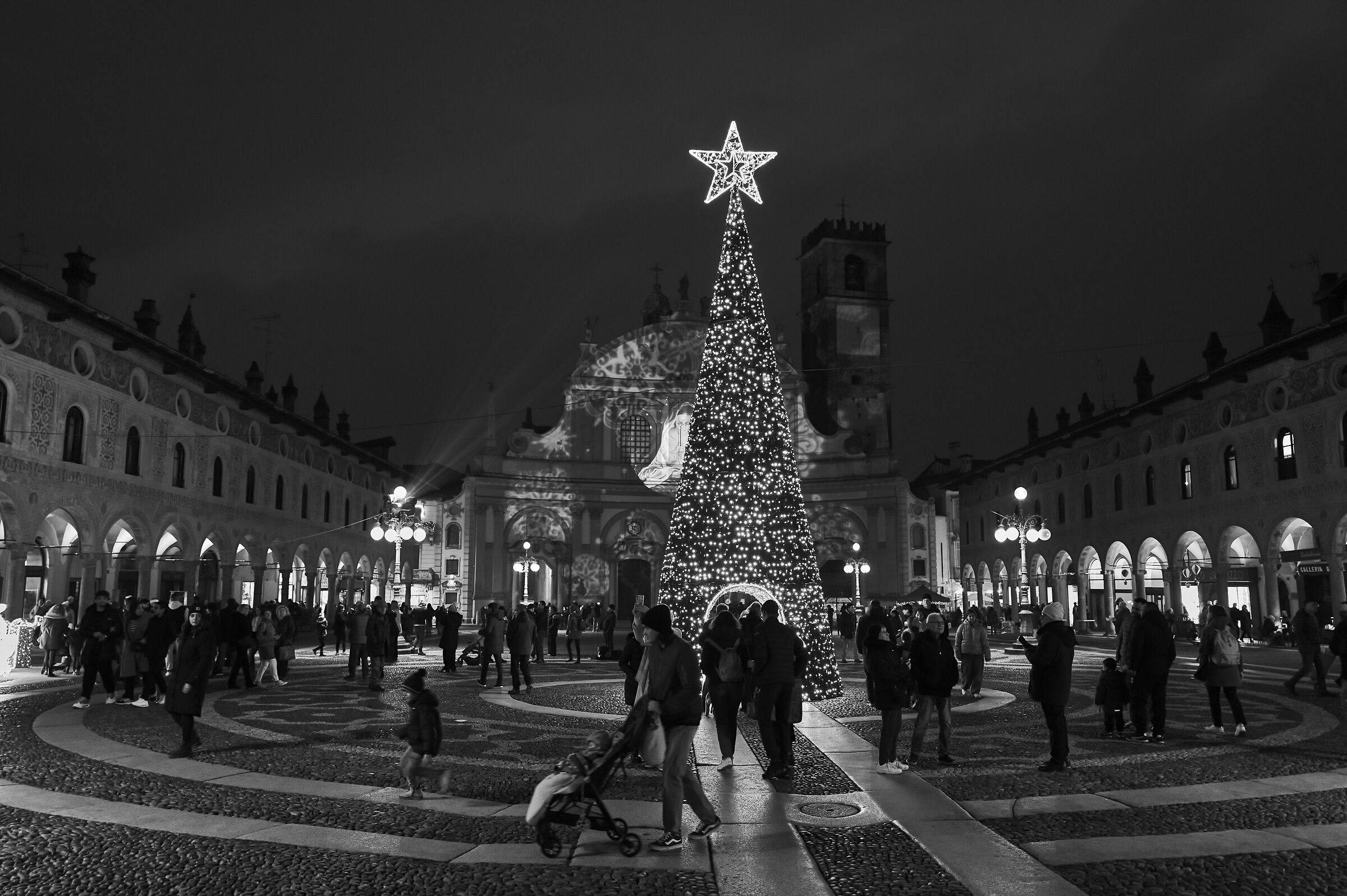 Piazza Ducale Vigevano, waiting for Christmas 2025