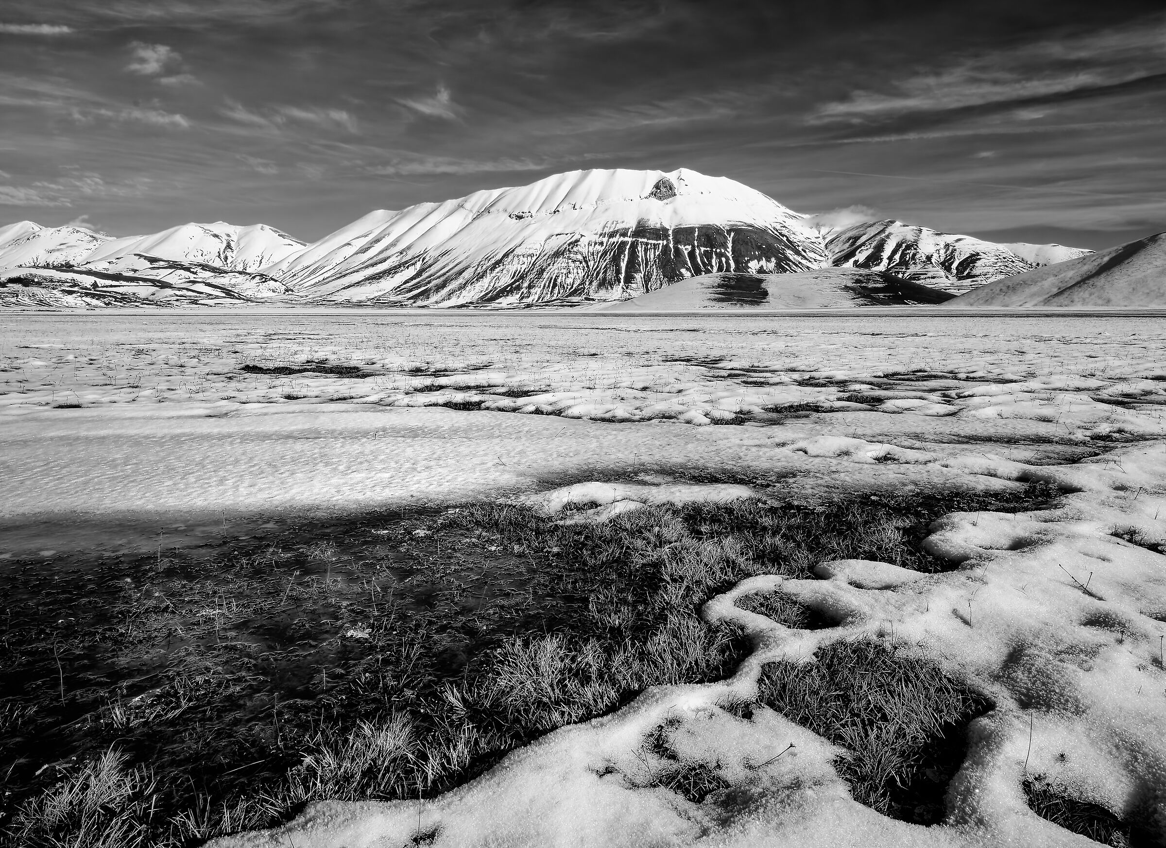 Monte Vettore with frozen pool