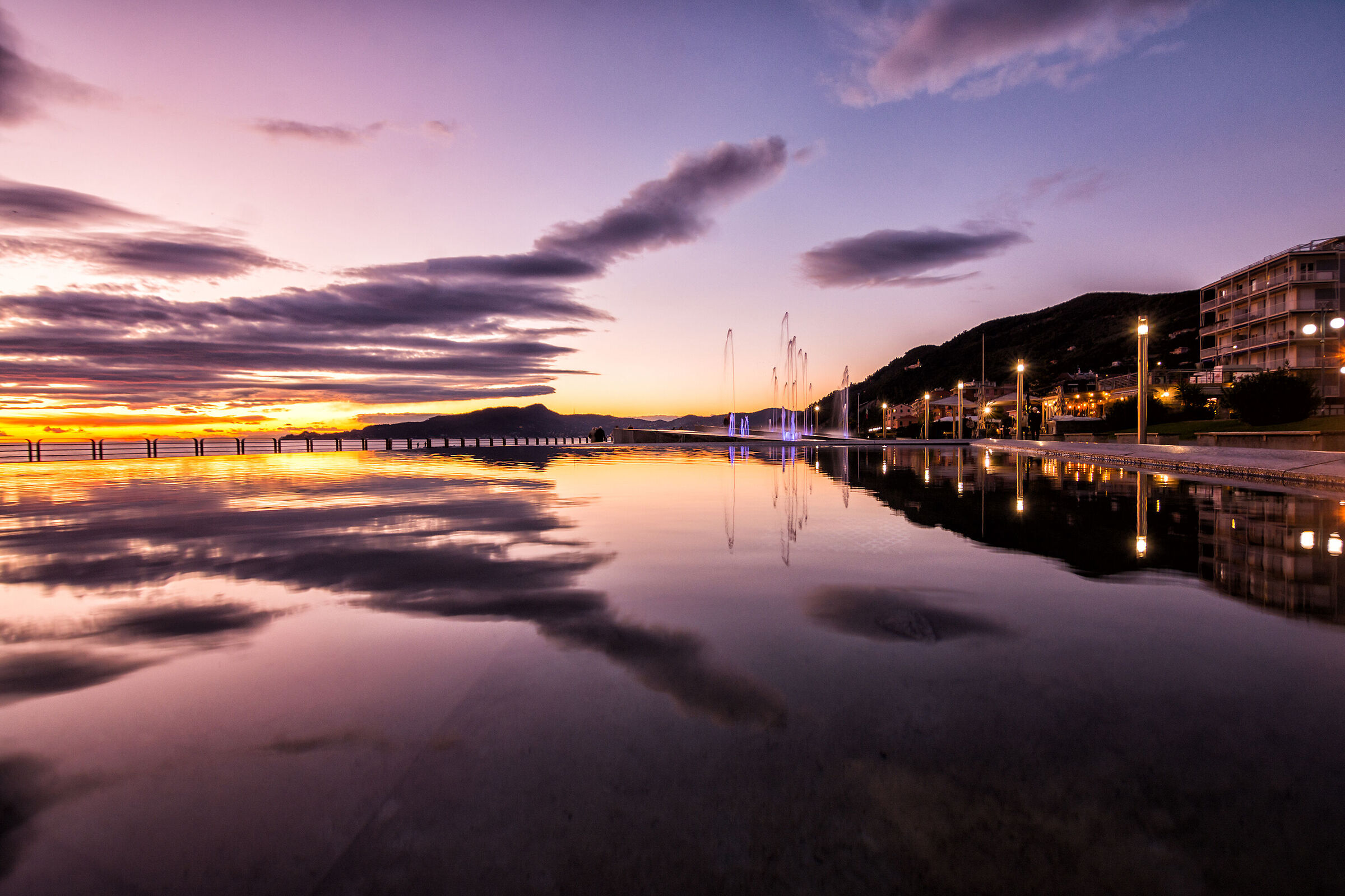 Chiavari, the walk and the reflection