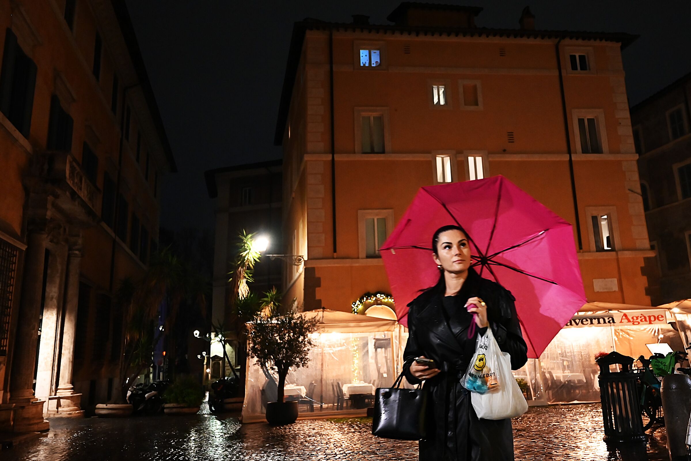 Via dei Coronari... wet