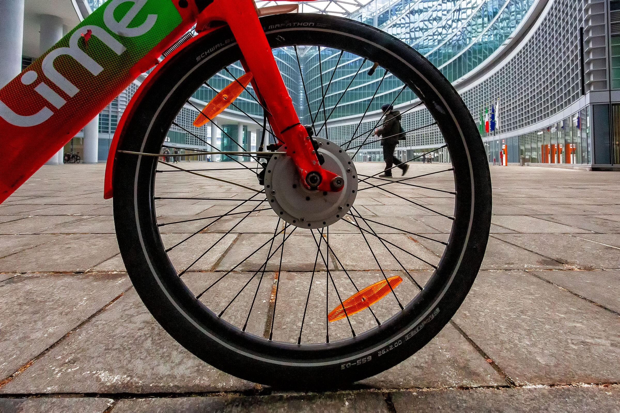 Attraverso una ruota