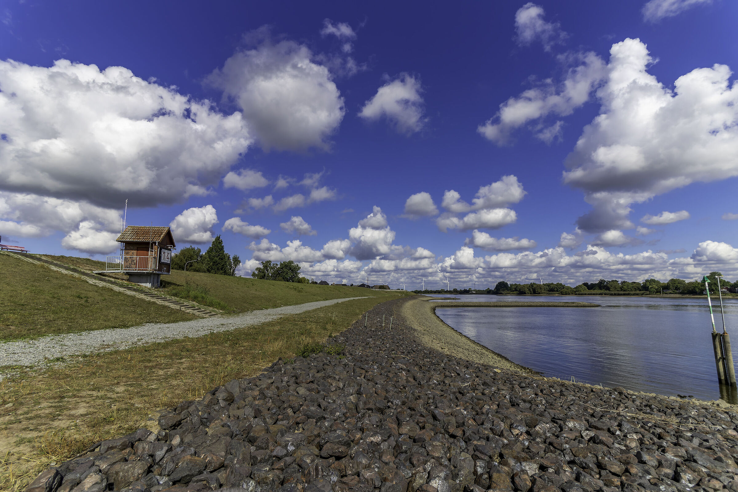 Elbe in the near Hamburg, Germany