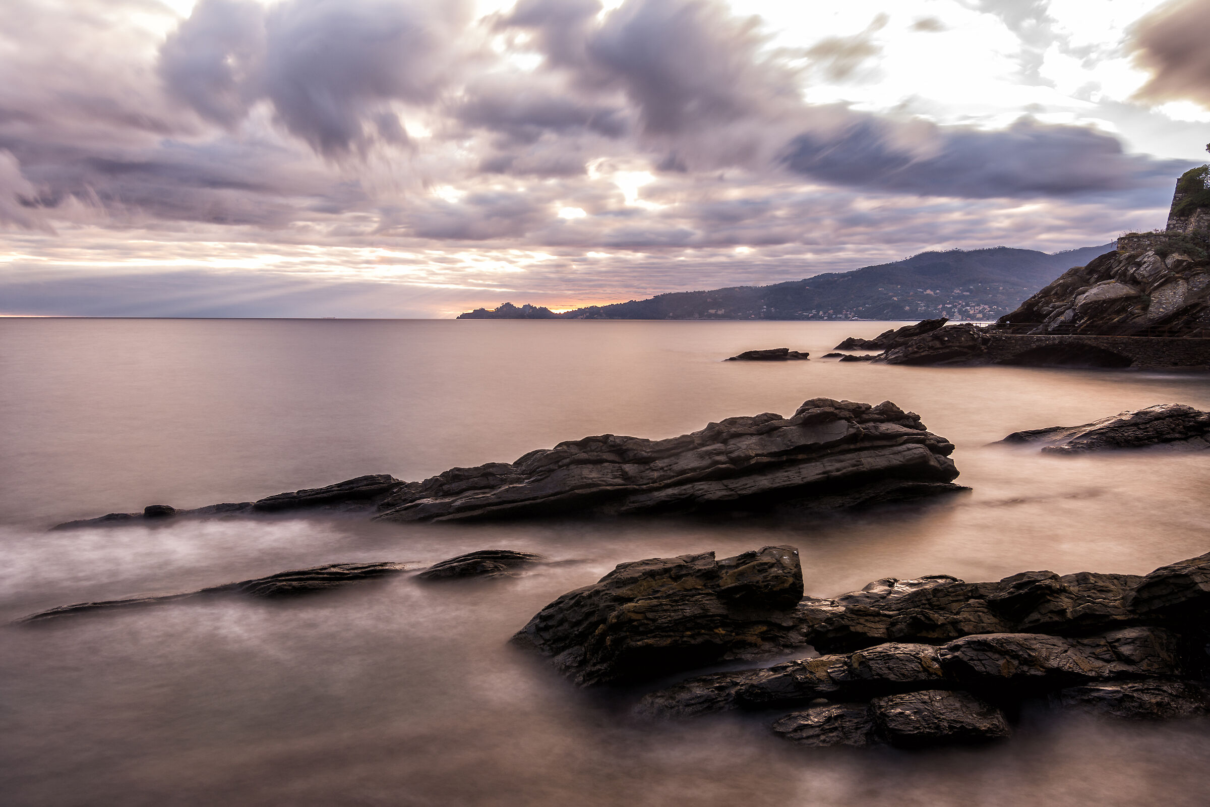 Outcropping rocks in Zoagli