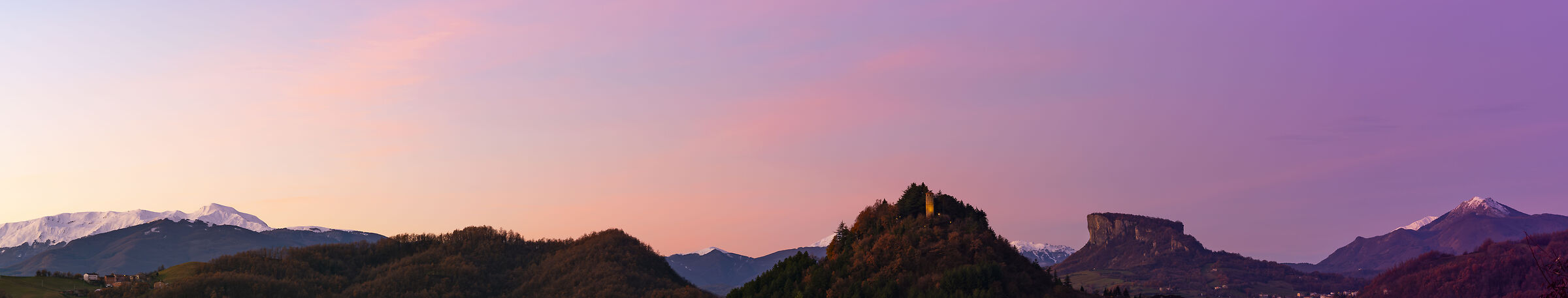 the stone of Bismantova at dawn