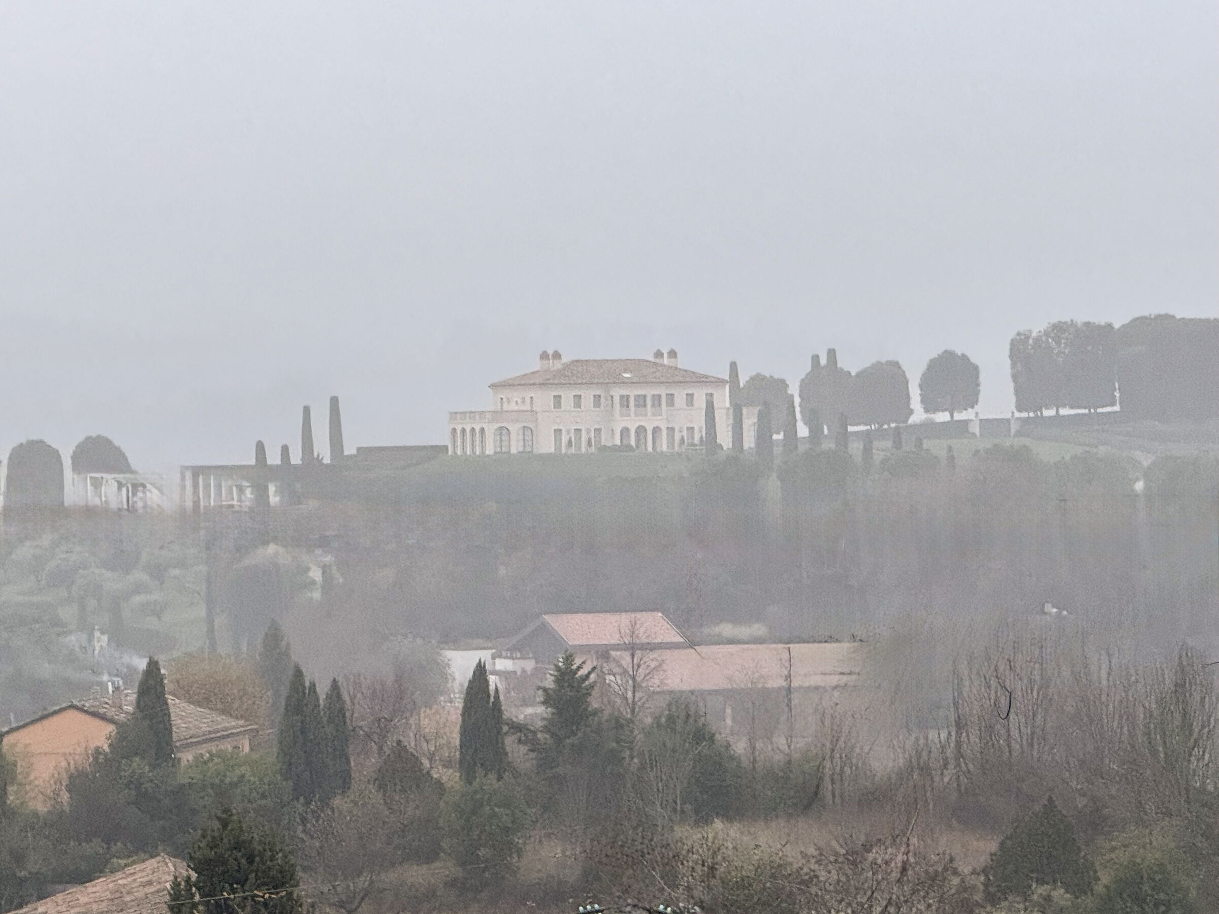 Emergere nella nebbia