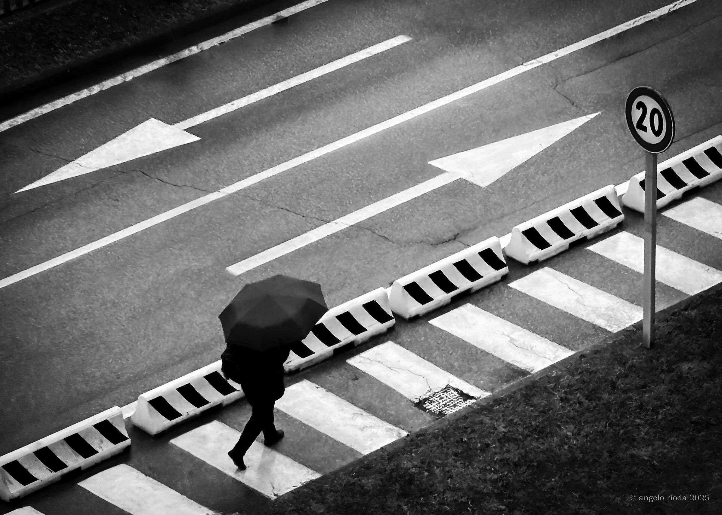 Parallel divergences.