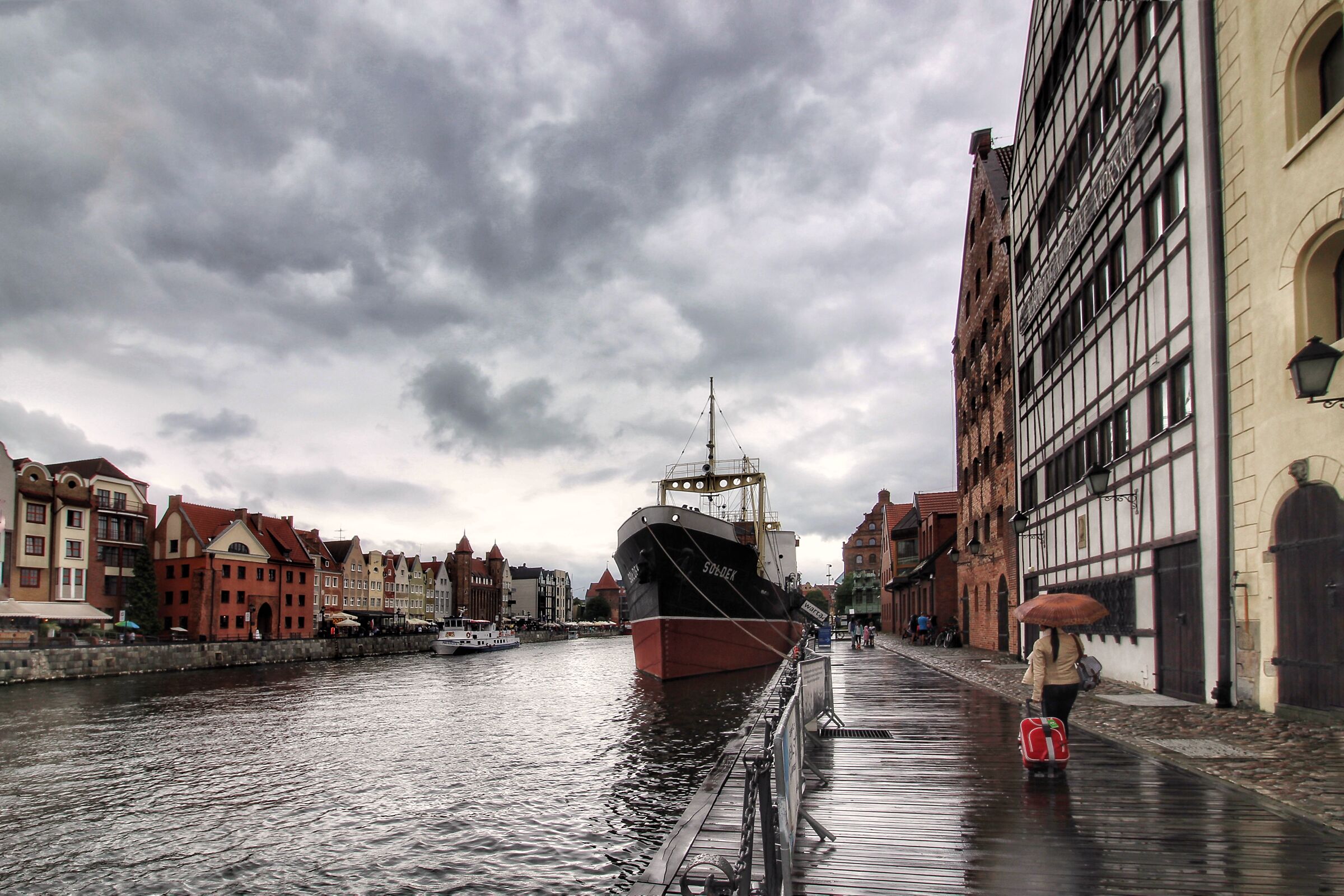 Tourists in the rain