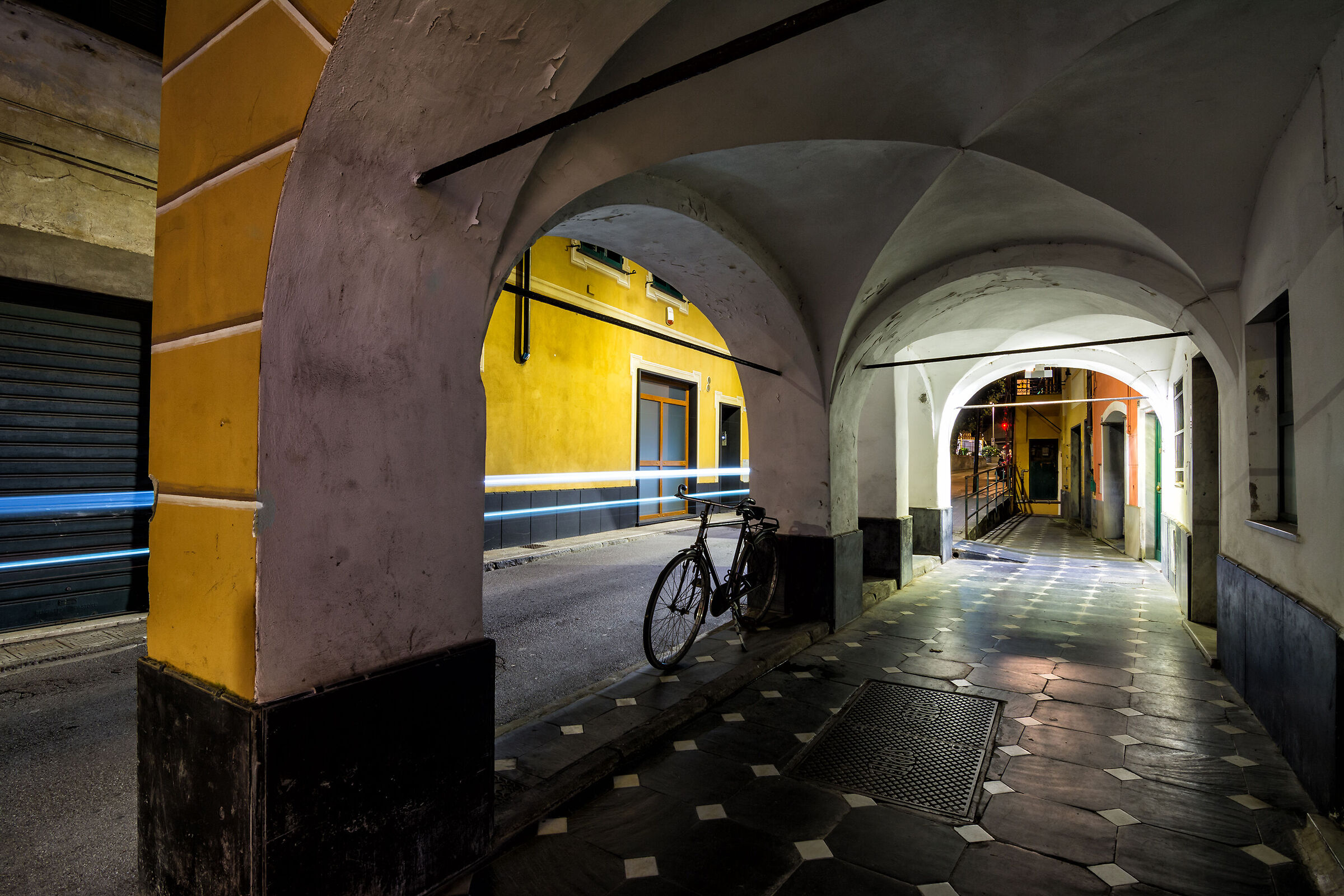 Under the arcades of Lavagna