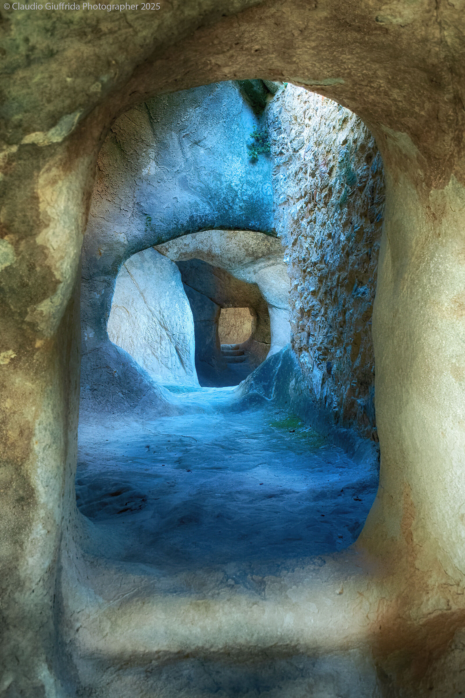 Labyrinthine chromatisms