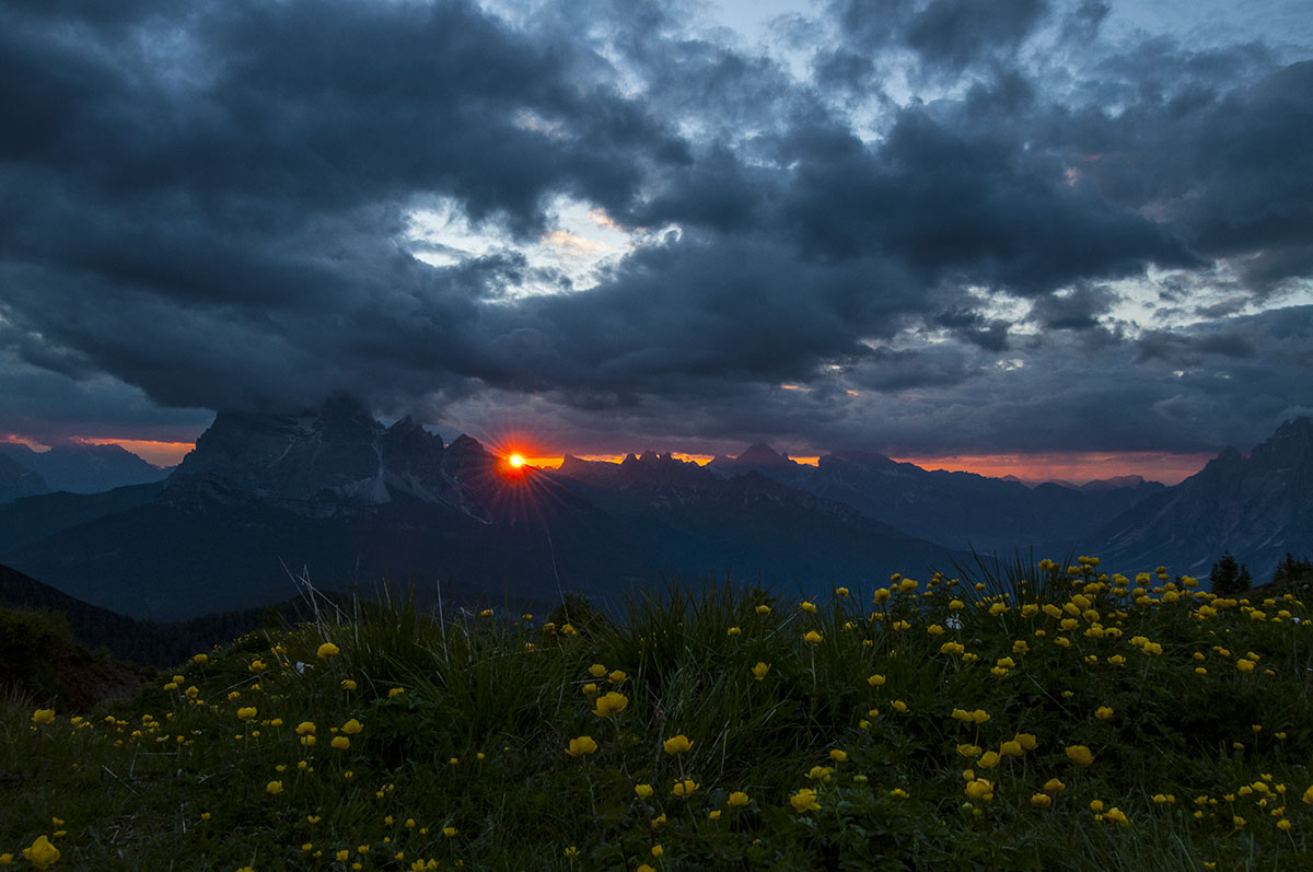 un fuoco sulle fredde dolomiti