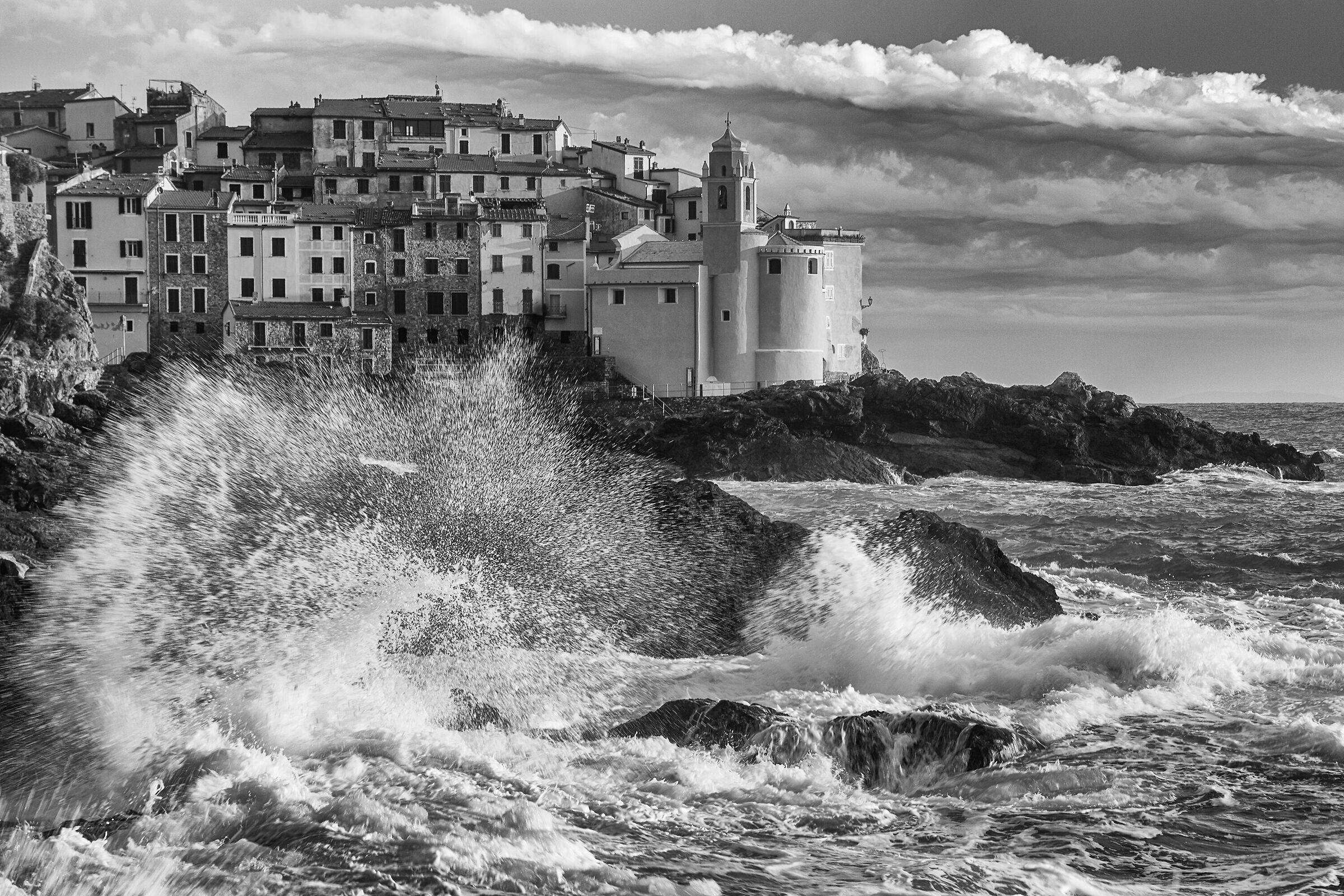 Splashes in Tellaro bn
