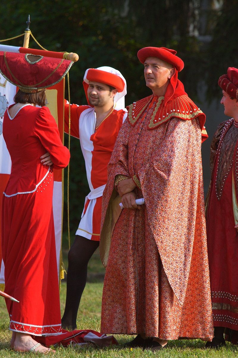 Sfilata medievale dei rioni di Maggiora (no)