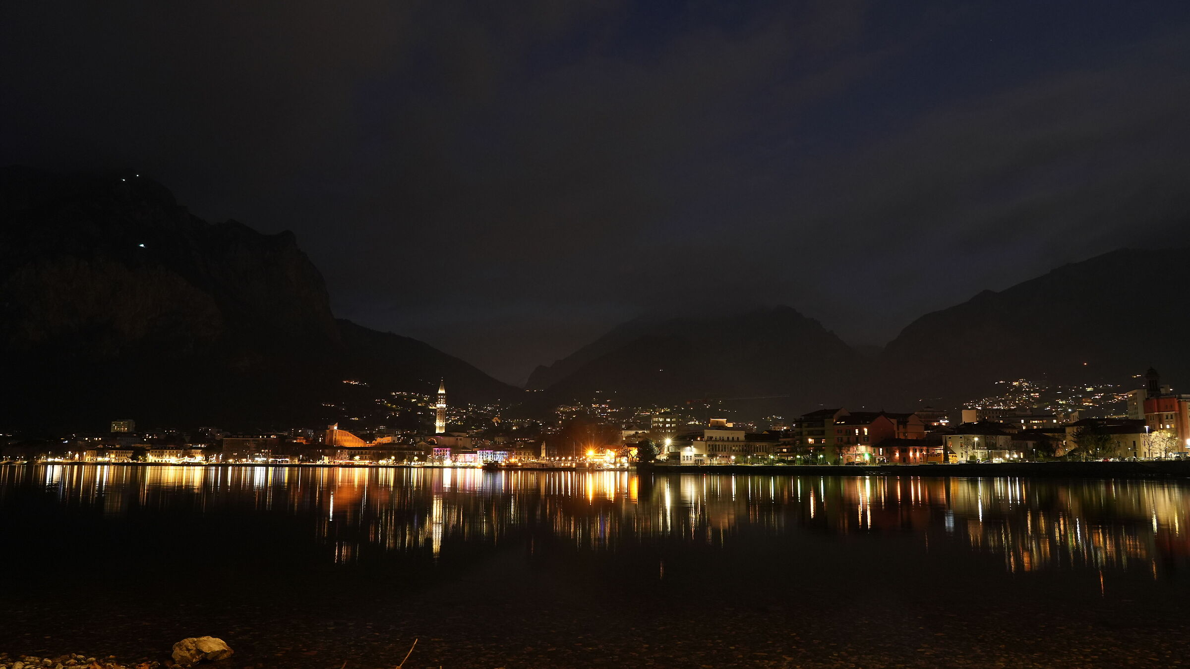 Lecco, notturno dell'ultimo giorno del 2025 - 4