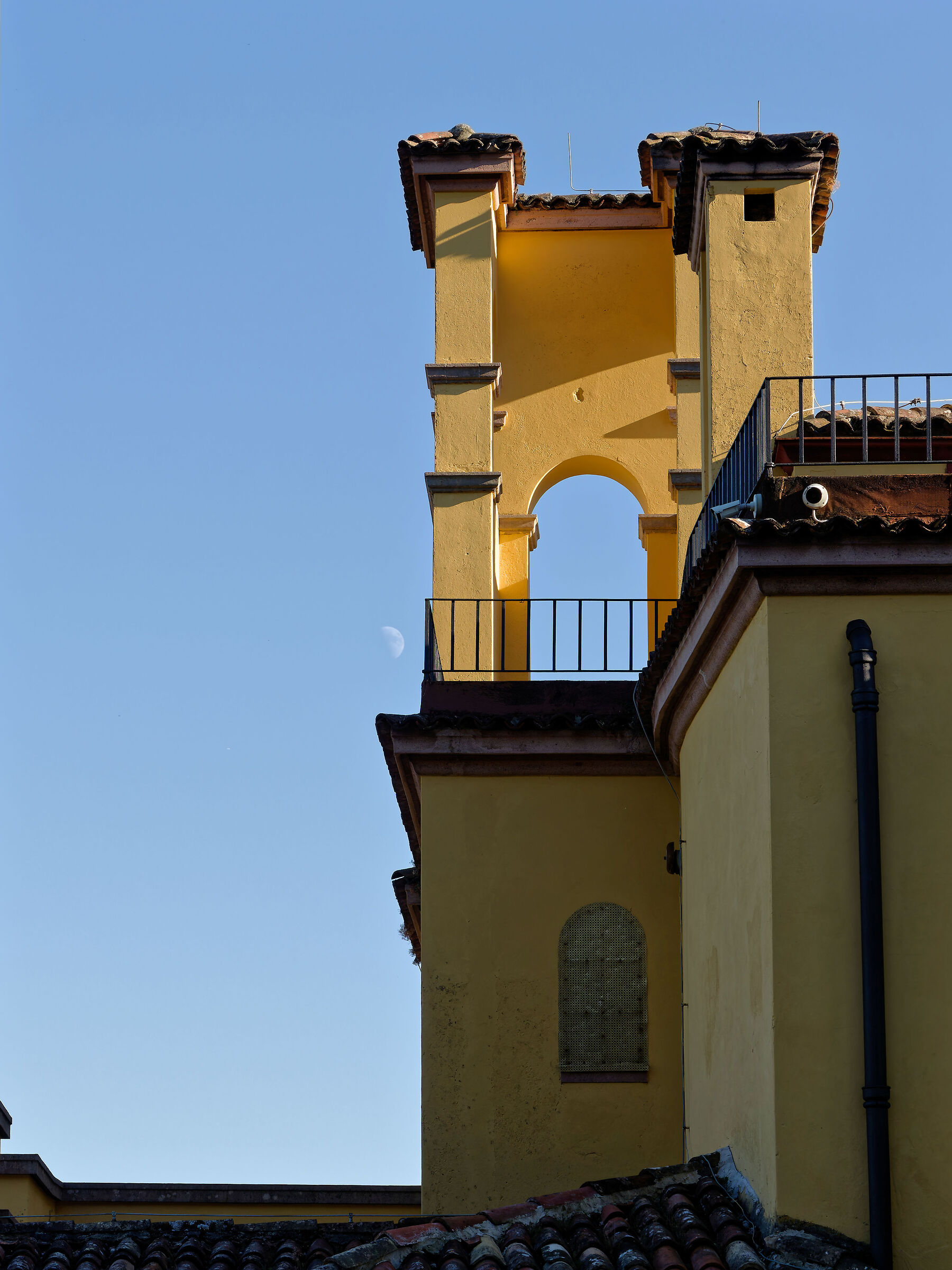 The Vittoriale and the moon