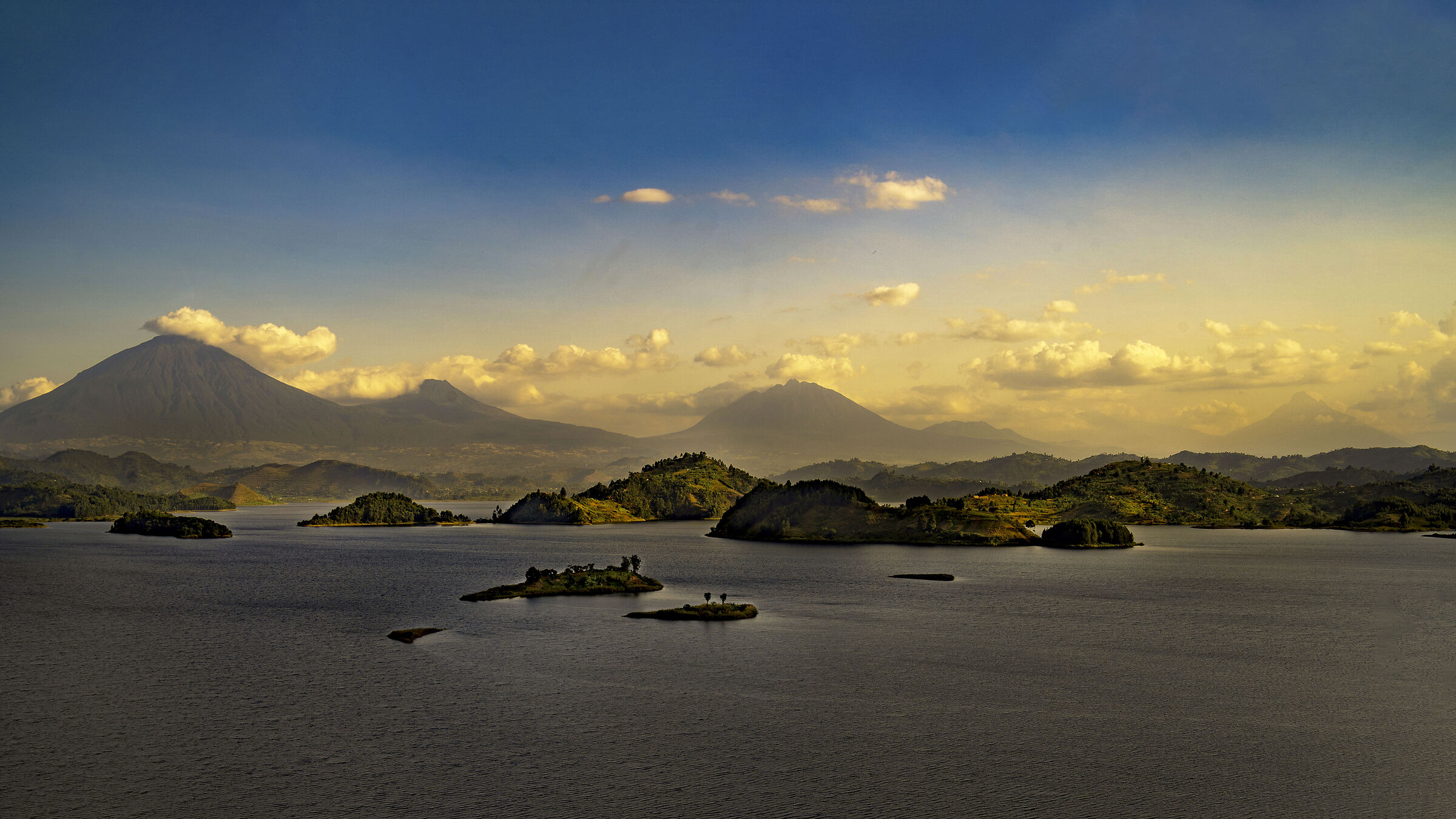 Uganda   ( lago Mutanda)