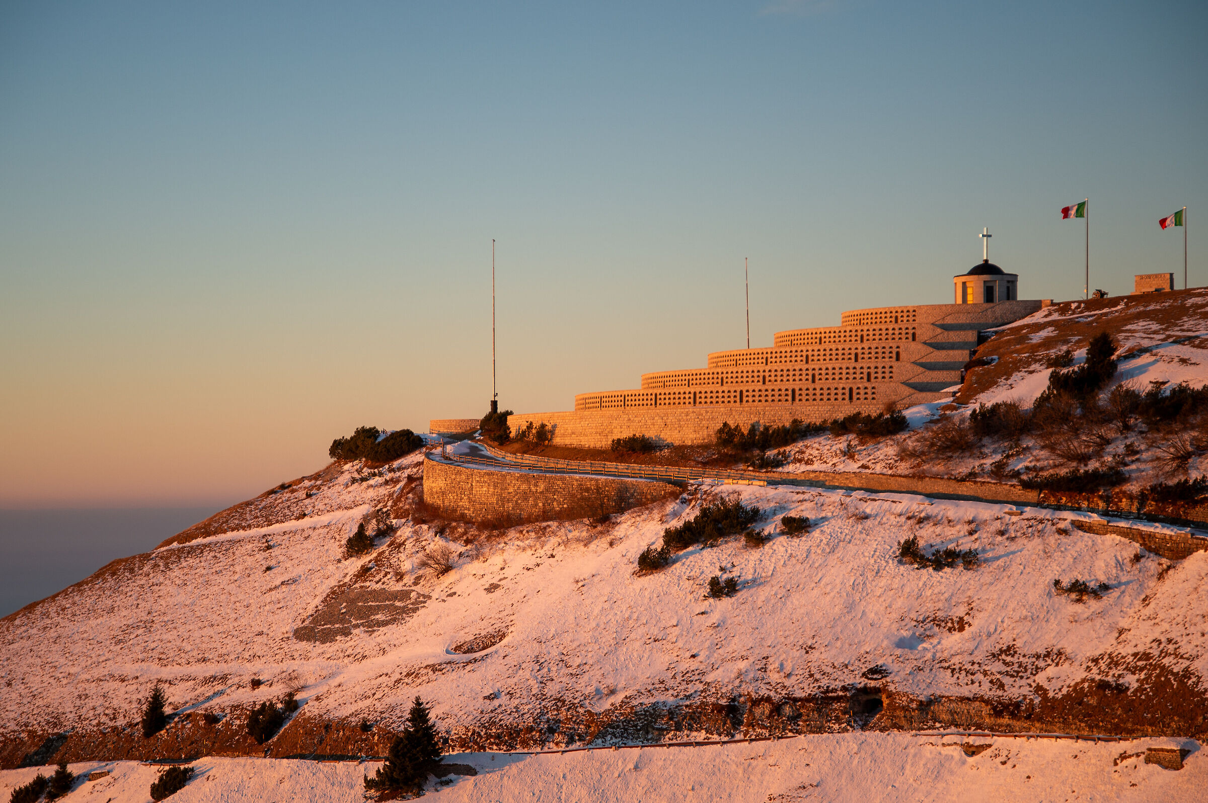 Alba al Sacrario Militare di Cima Grappa