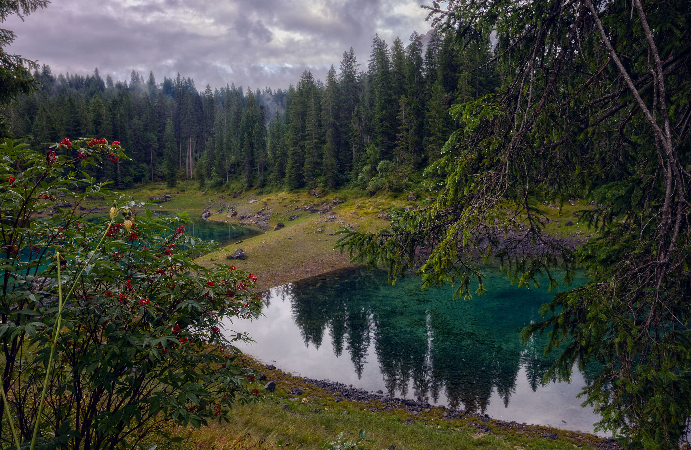 Un tocco di rosso a Carezza