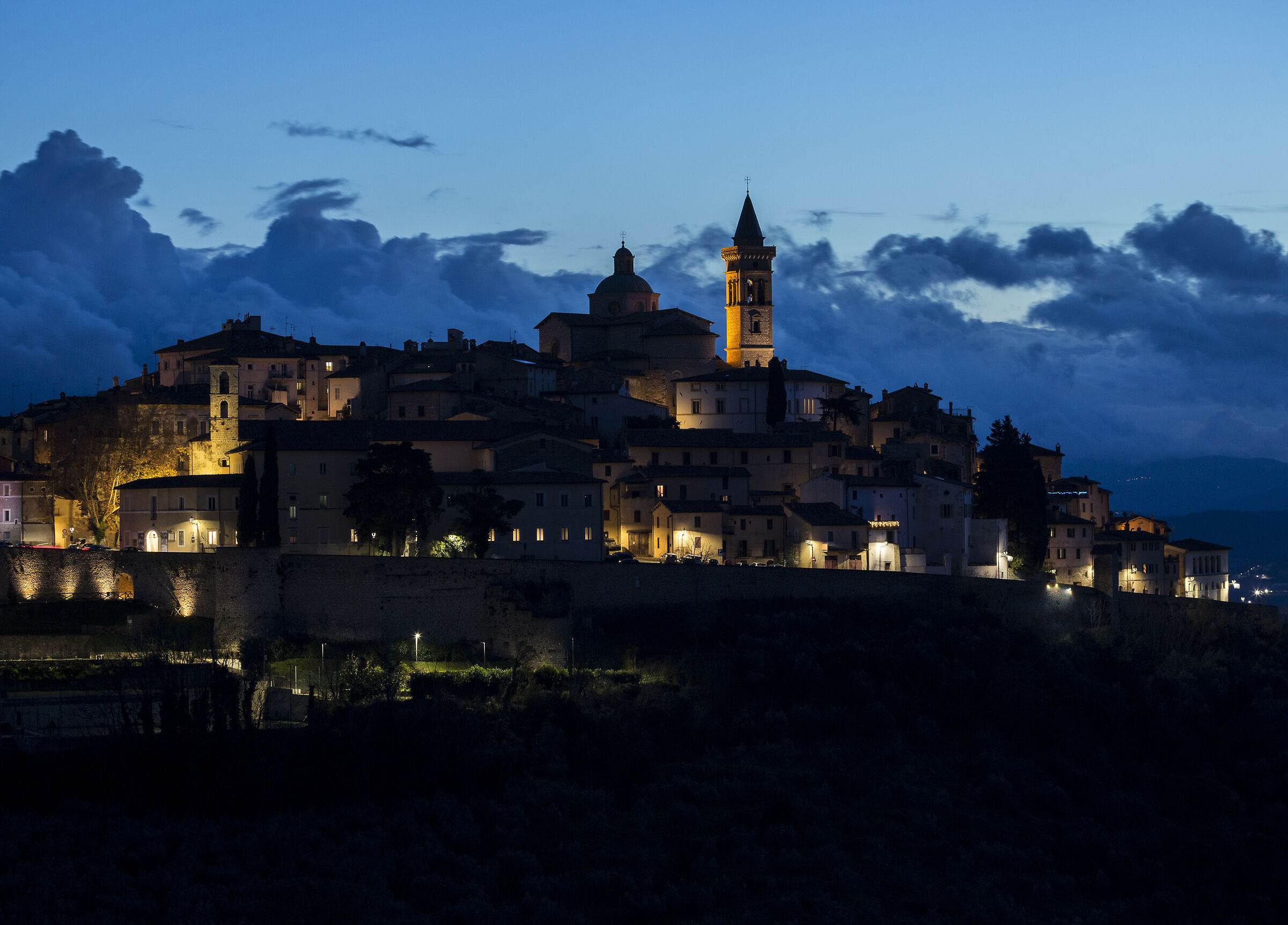 Blue hour in Trevi