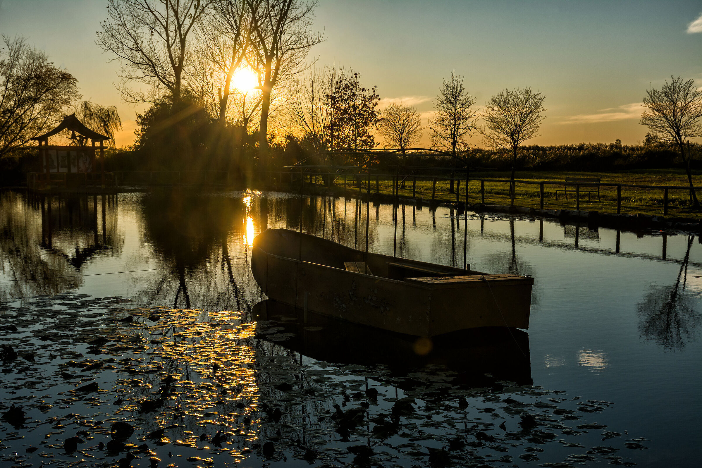 The boat and the temple