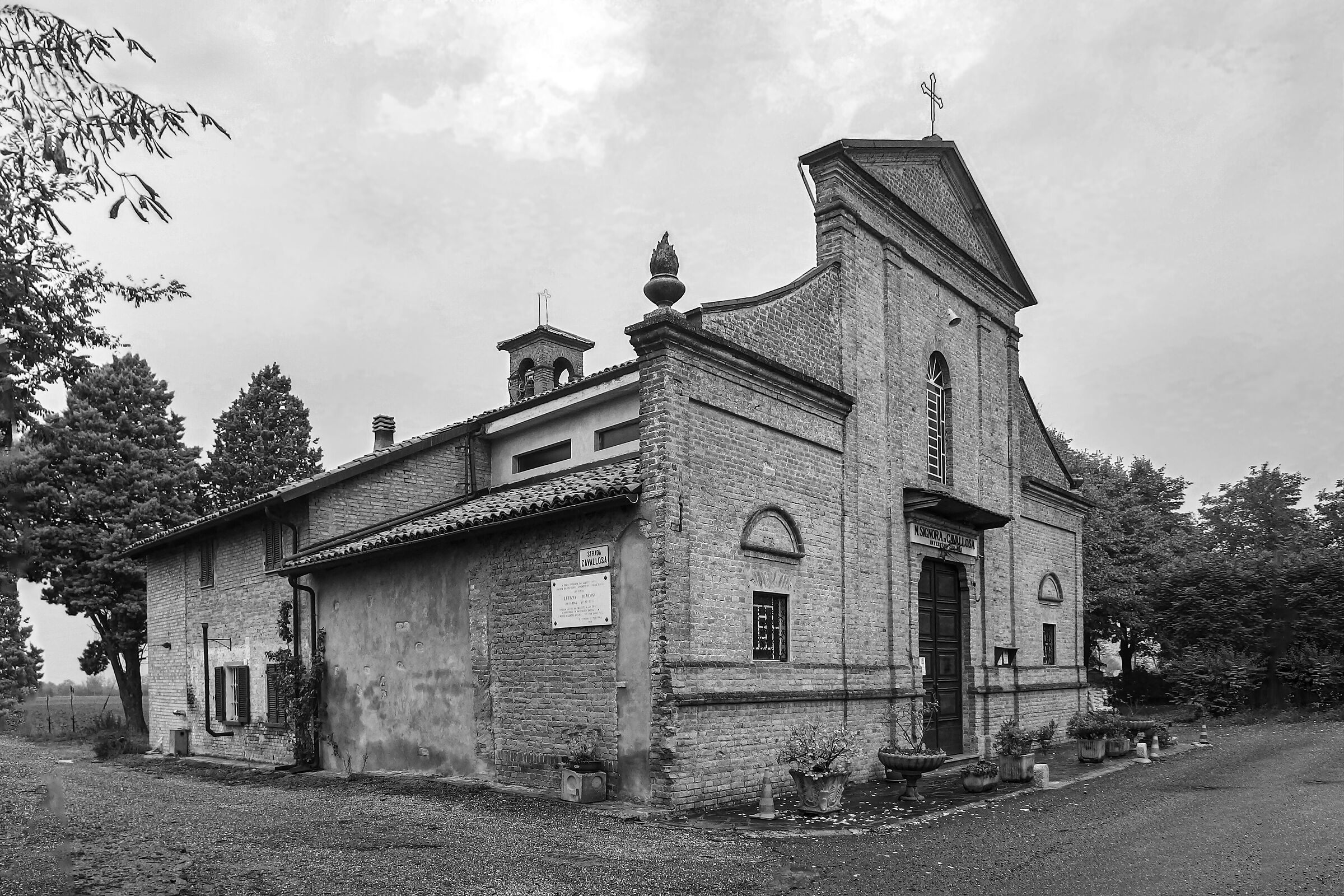 Lontano dagli sfarzi